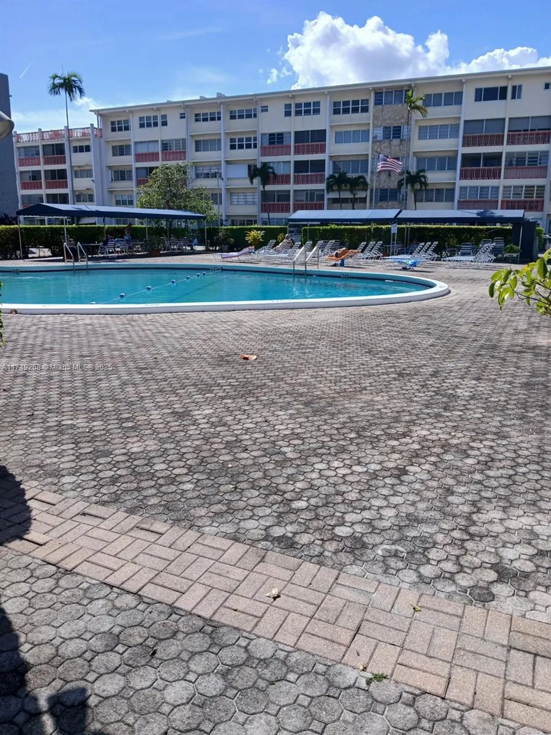 Property Slideshow image 2 of 6 | 330 se 2nd st 202f, Hallandale Beach, FL, 33009