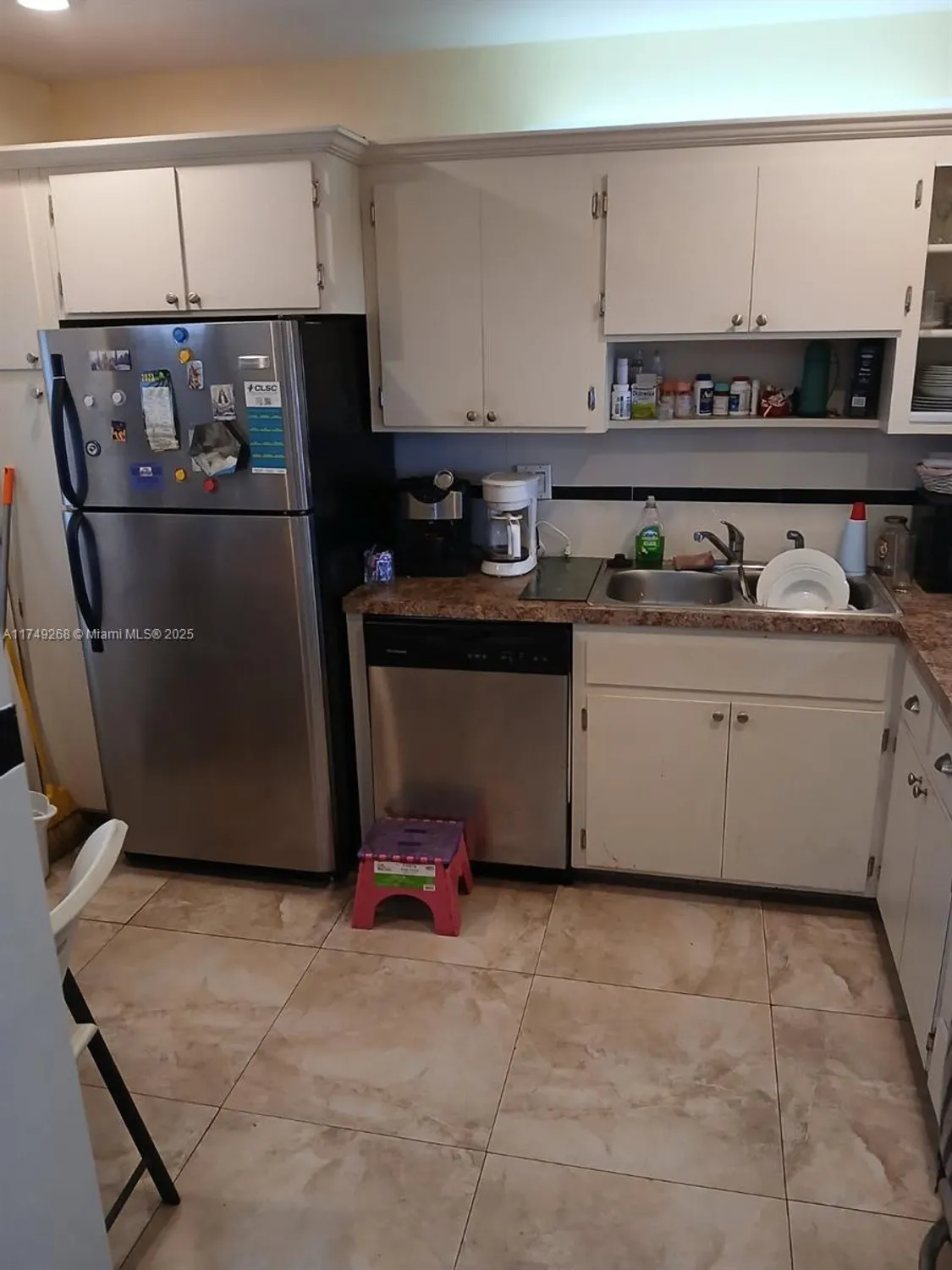 Property Slideshow image 3 of 6 | 330 se 2nd st 202f, Hallandale Beach, FL, 33009