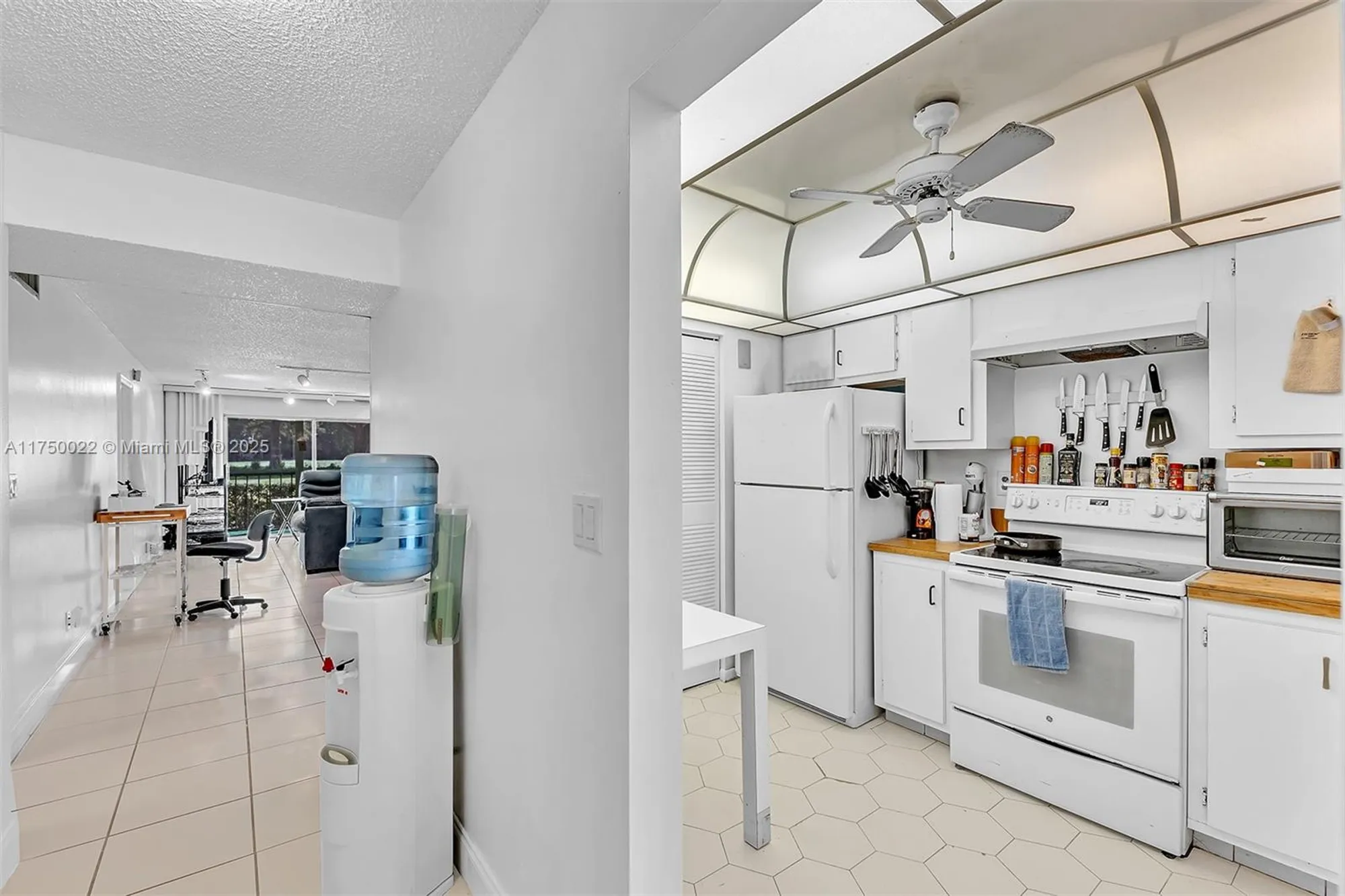 Property Slideshow image 15 of 41 | 5860 nw 44th st 111, Lauderhill, FL, 33319