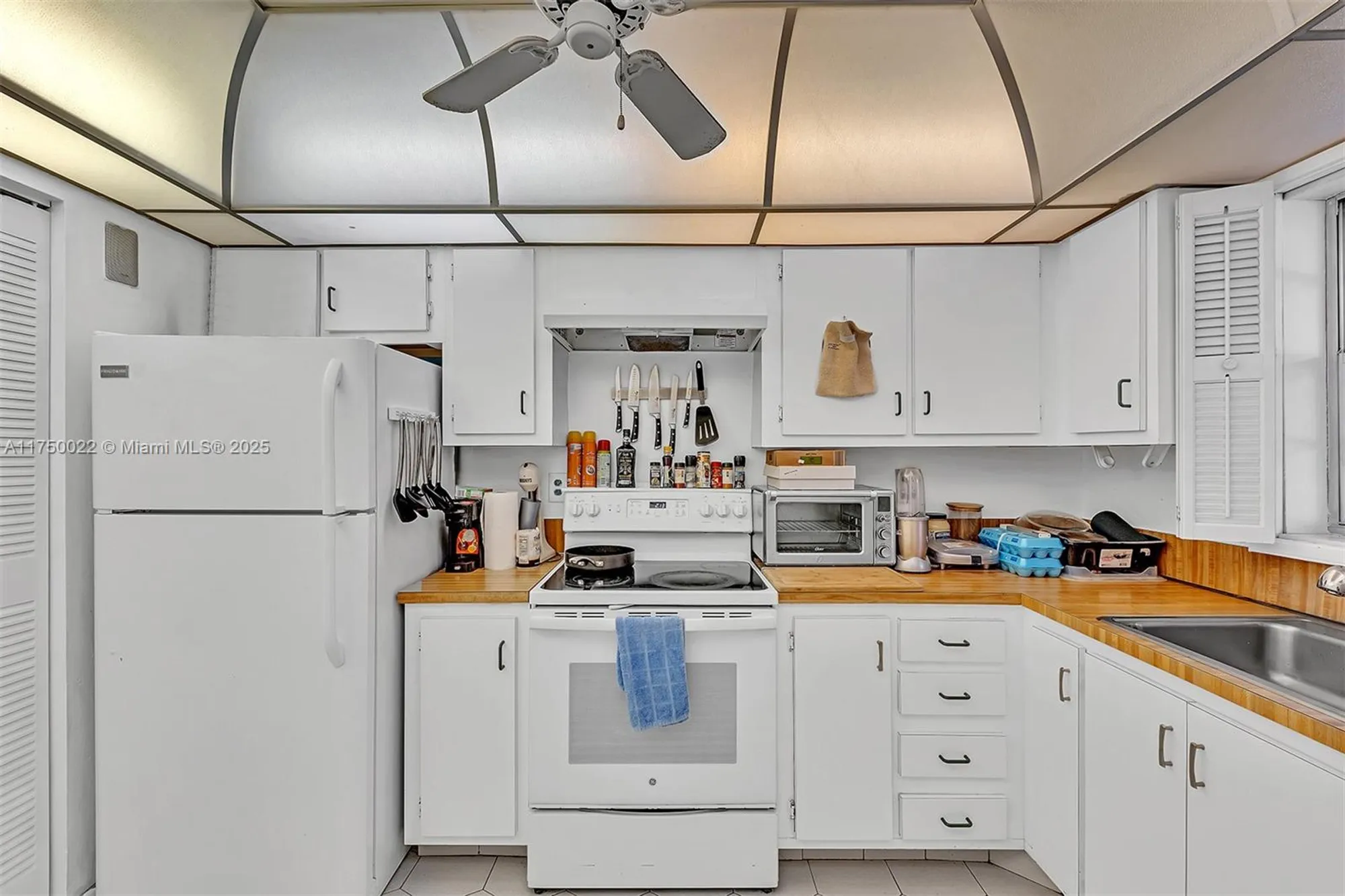 Property Slideshow image 16 of 41 | 5860 nw 44th st 111, Lauderhill, FL, 33319