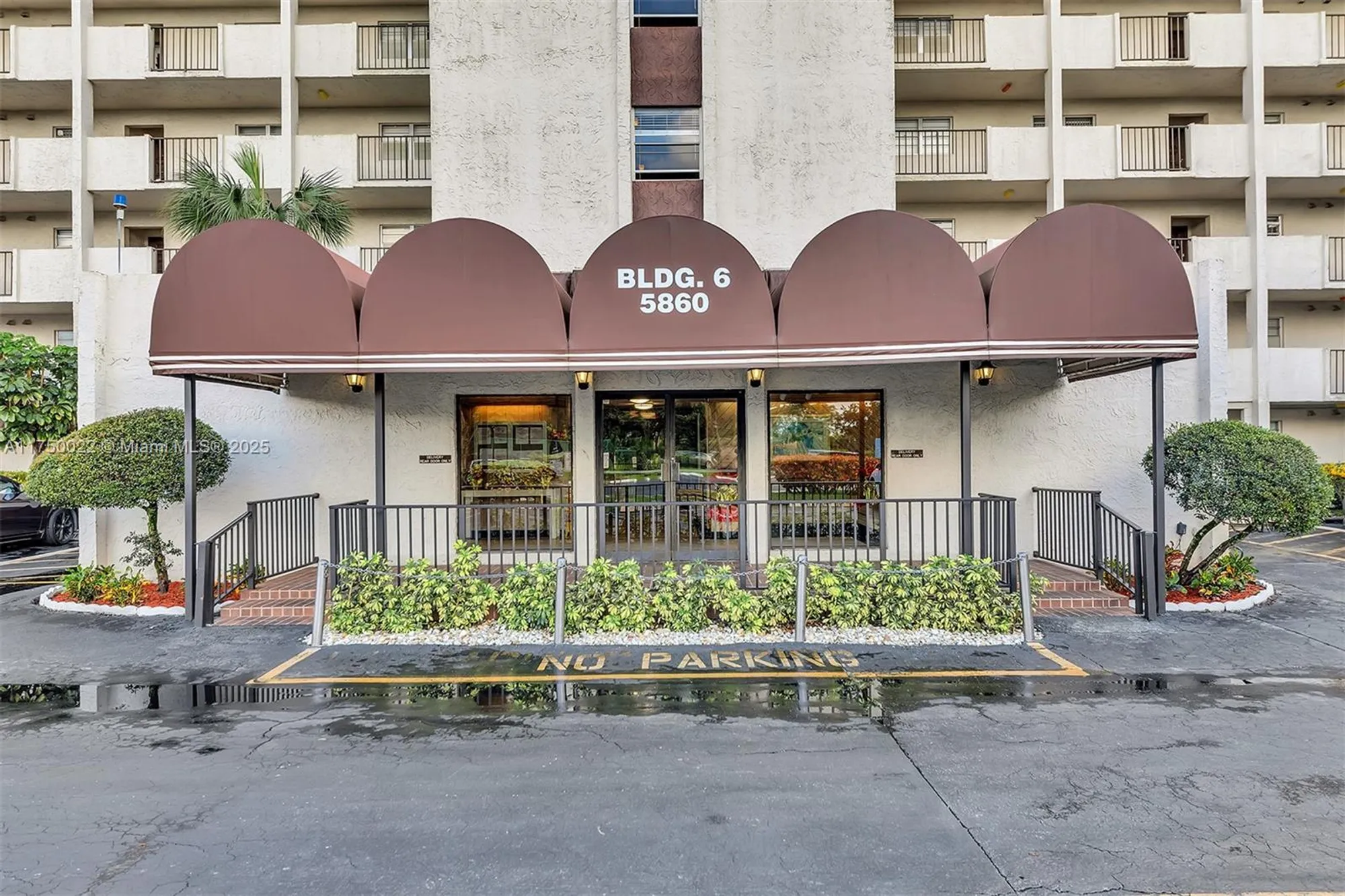 Property Slideshow image 33 of 41 | 5860 nw 44th st 111, Lauderhill, FL, 33319