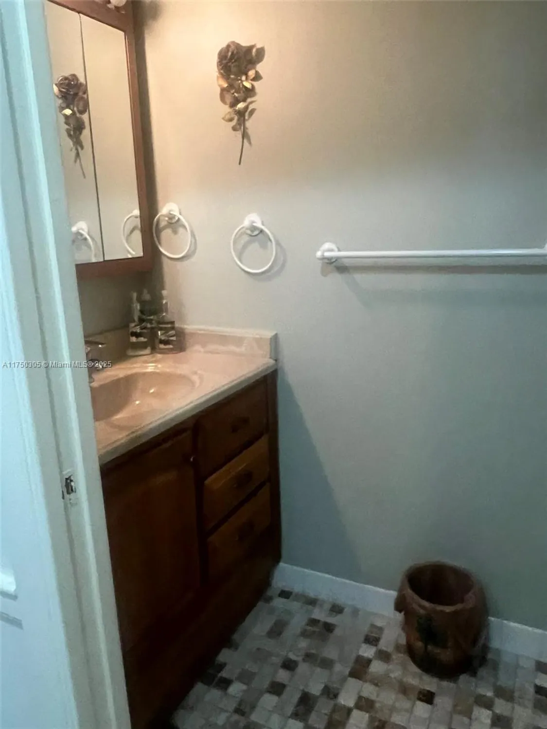 Property Slideshow image 11 of 17 | 176 cape cod cir, Lake Worth, FL, 33467