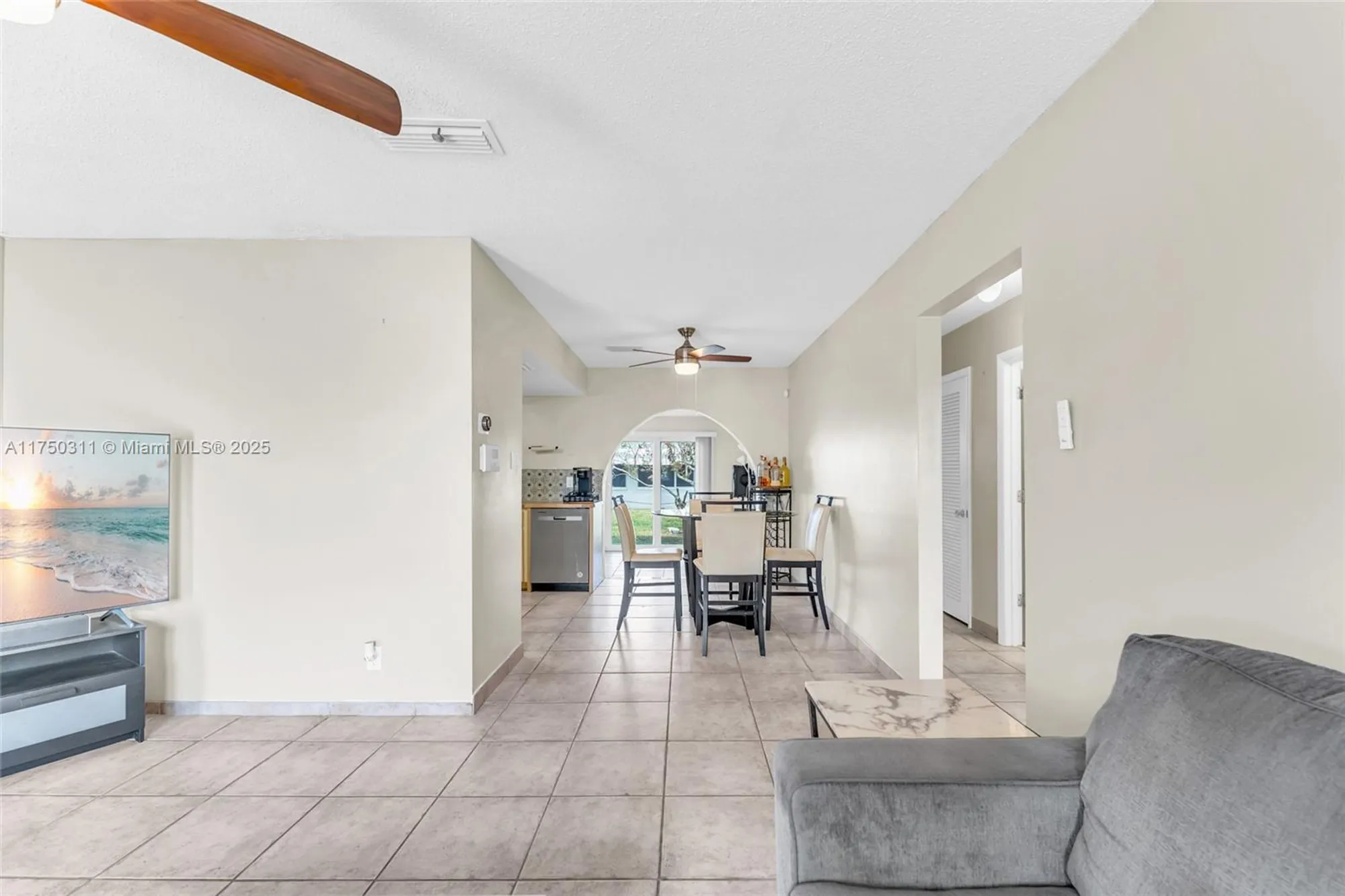 Property Slideshow image 12 of 37 | 6985 nw 11th ct, Margate, FL, 33063