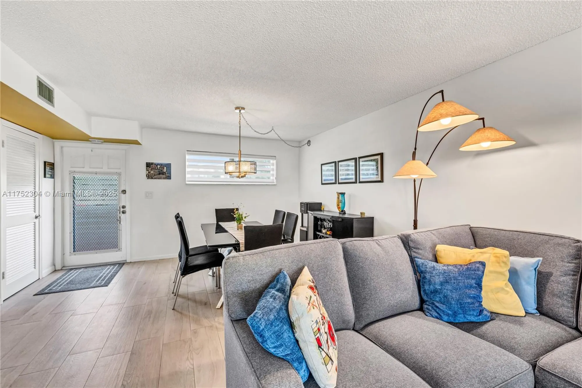 Property Slideshow image 14 of 44 | 411 s hollybrook dr 205, Pembroke Pines, FL, 33025