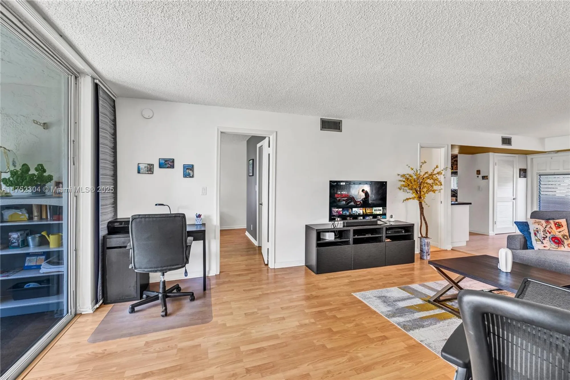 Property Slideshow image 16 of 44 | 411 s hollybrook dr 205, Pembroke Pines, FL, 33025
