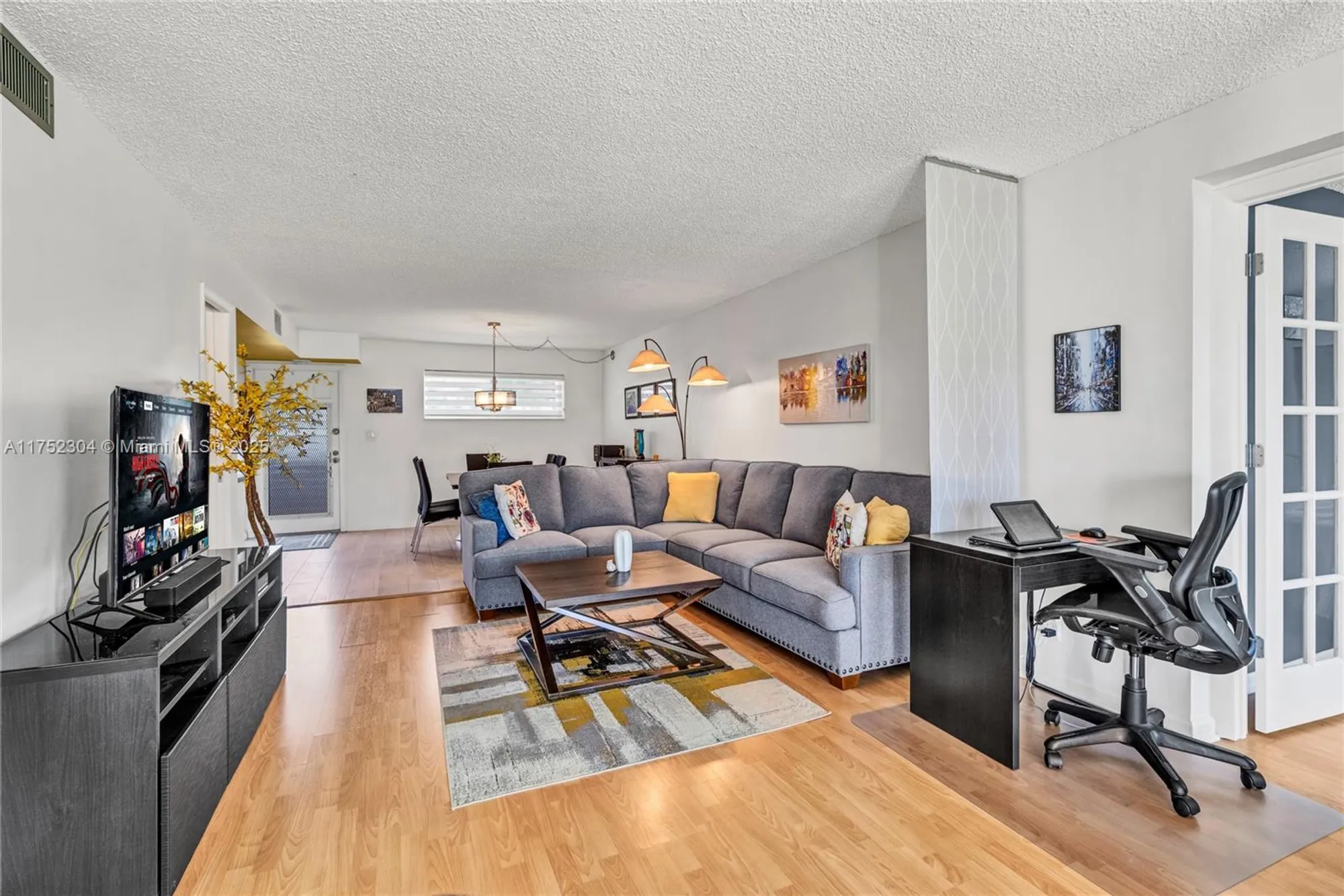 Property Slideshow image 13 of 44 | 411 s hollybrook dr 205, Pembroke Pines, FL, 33025