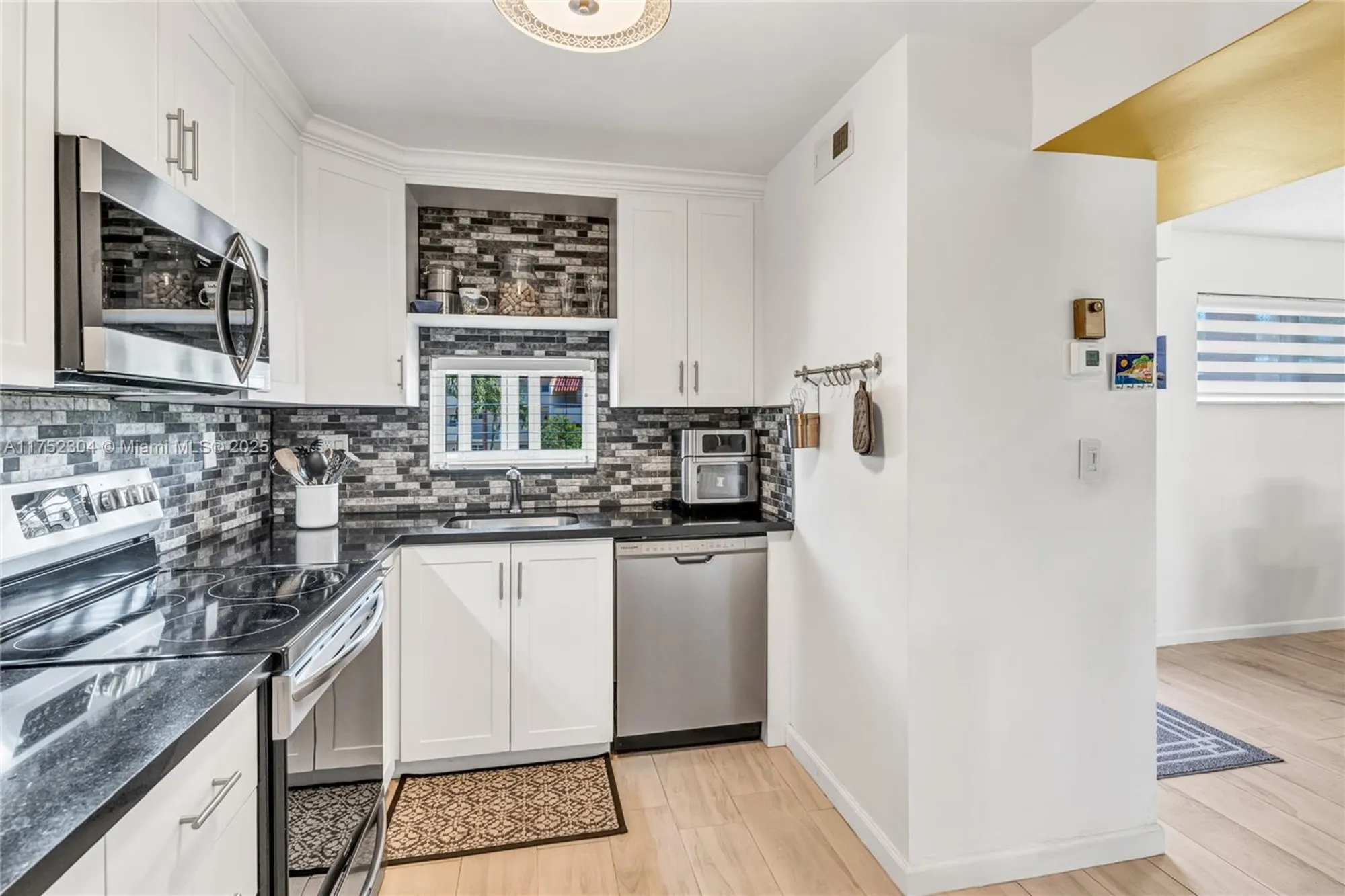 Property Slideshow image 4 of 44 | 411 s hollybrook dr 205, Pembroke Pines, FL, 33025