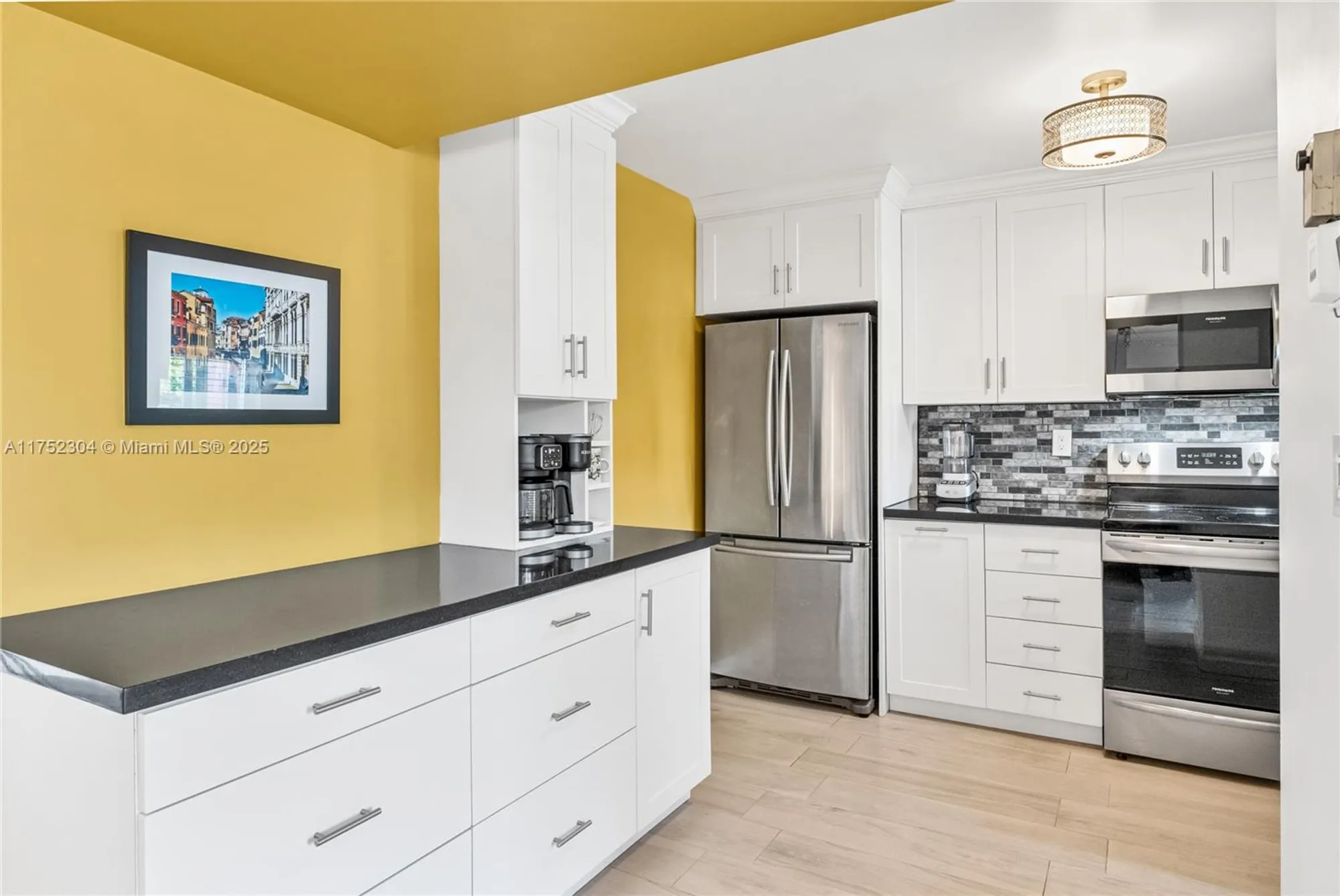 Property Slideshow image 5 of 44 | 411 s hollybrook dr 205, Pembroke Pines, FL, 33025