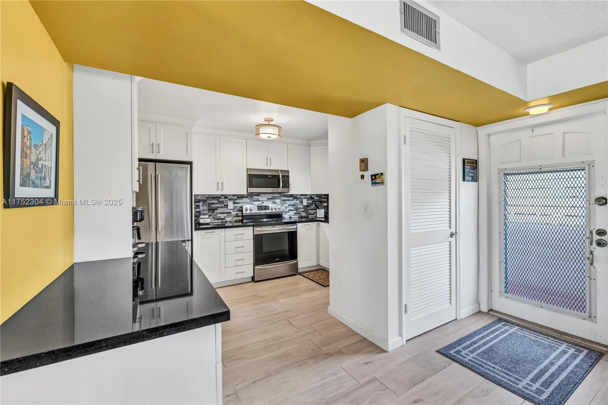 Property Slideshow image 6 of 44 | 411 s hollybrook dr 205, Pembroke Pines, FL, 33025