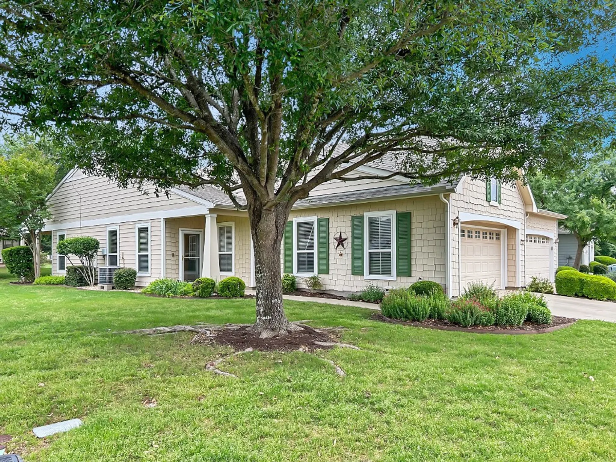 Property Slideshow image 2 of 34 | 333 portsmouth dr, Georgetown, TX, 78633