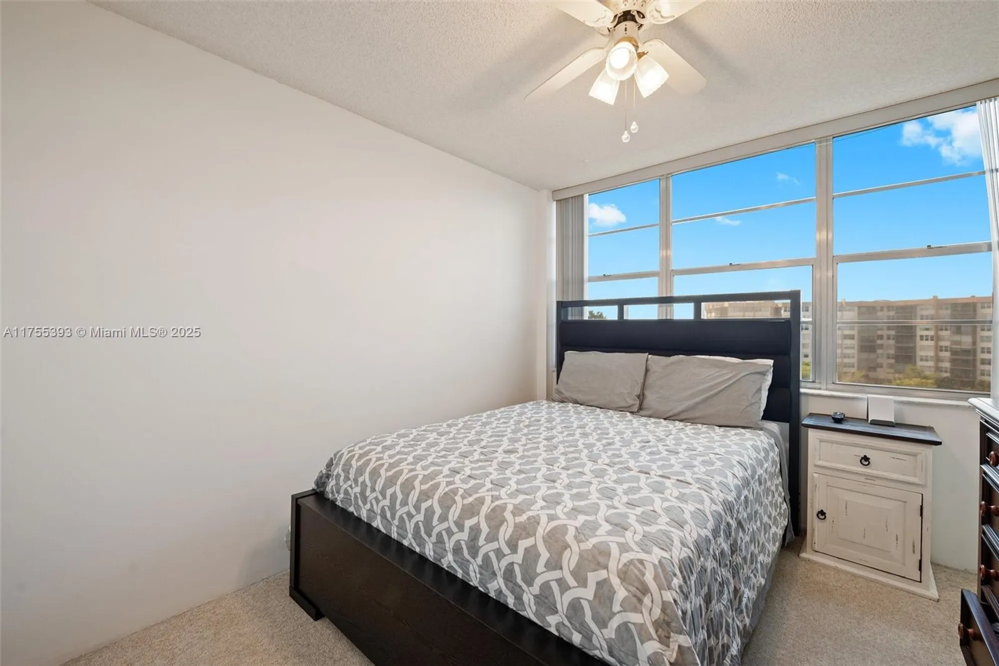 Property Slideshow image 14 of 25 | 1000 saint charles pl 603, Pembroke Pines, FL, 33026