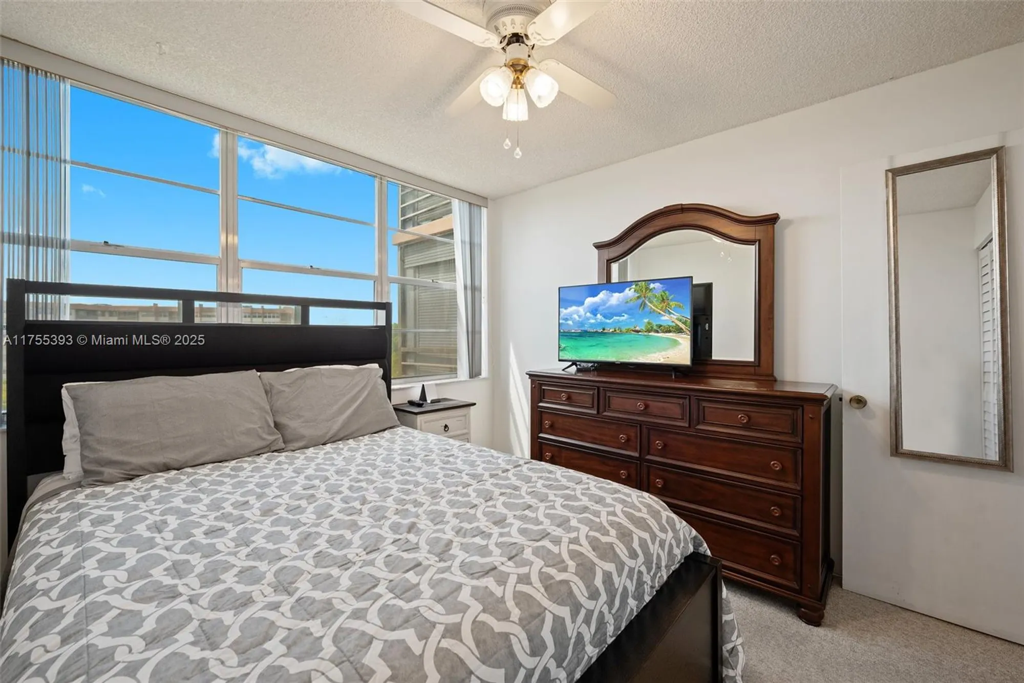 Property Slideshow image 15 of 25 | 1000 saint charles pl 603, Pembroke Pines, FL, 33026