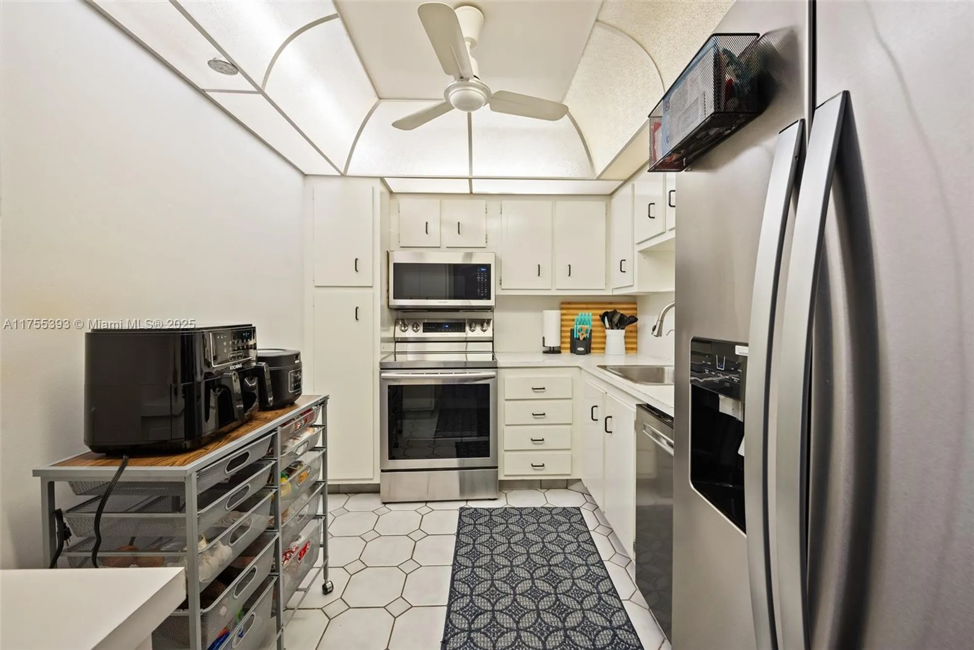 Property Slideshow image 5 of 25 | 1000 saint charles pl 603, Pembroke Pines, FL, 33026