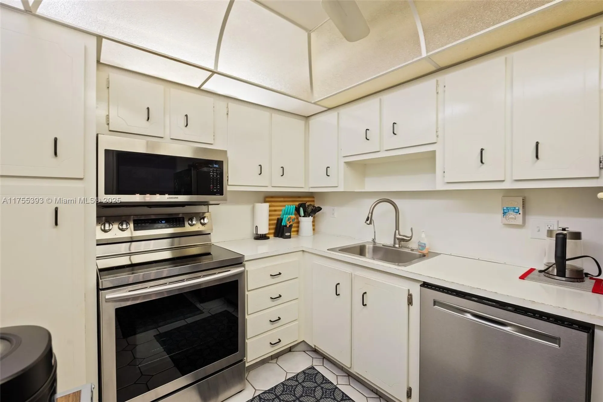 Property Slideshow image 6 of 25 | 1000 saint charles pl 603, Pembroke Pines, FL, 33026