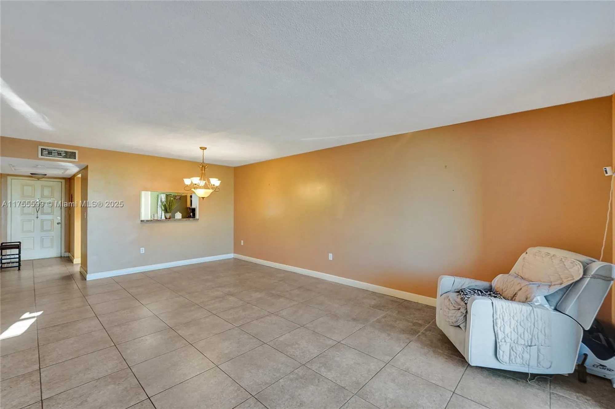 Property Slideshow image 14 of 41 | 901 colony point cir 511, Pembroke Pines, FL, 33026