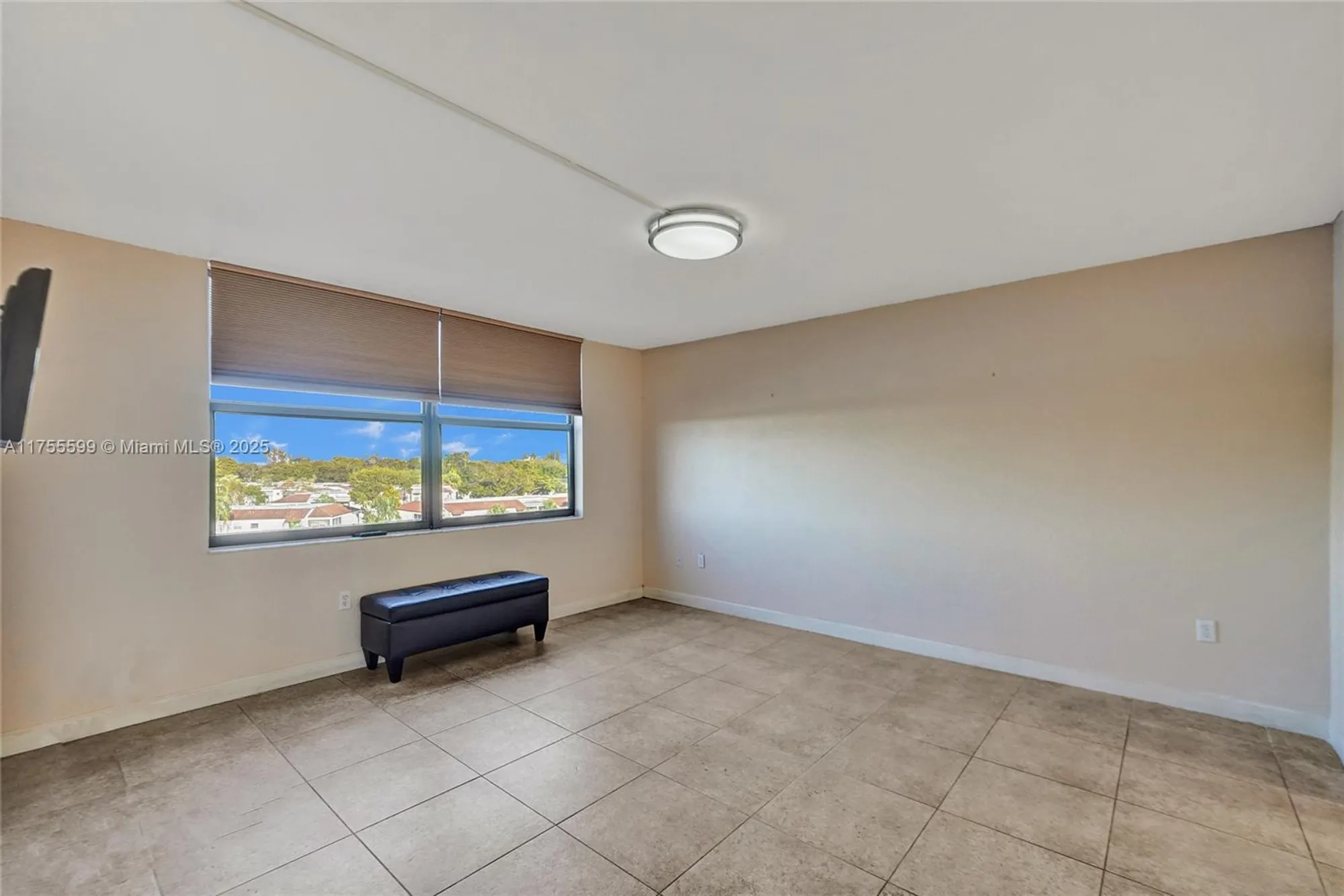 Property Slideshow image 15 of 41 | 901 colony point cir 511, Pembroke Pines, FL, 33026