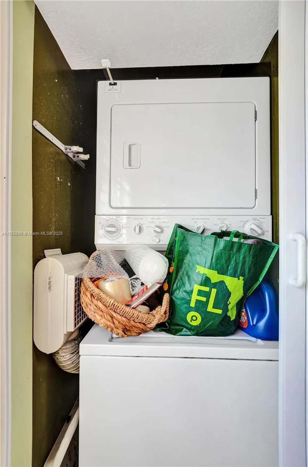 Property Slideshow image 11 of 41 | 901 colony point cir 511, Pembroke Pines, FL, 33026