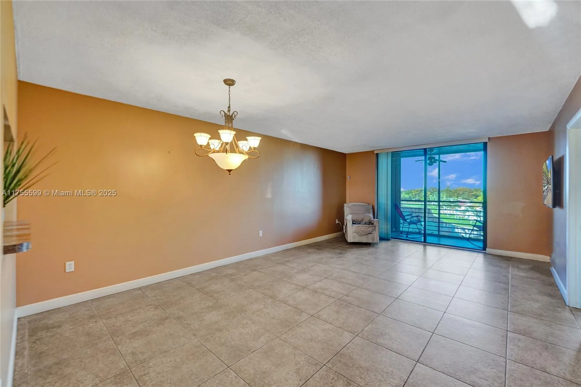 Property Slideshow image 13 of 41 | 901 colony point cir 511, Pembroke Pines, FL, 33026