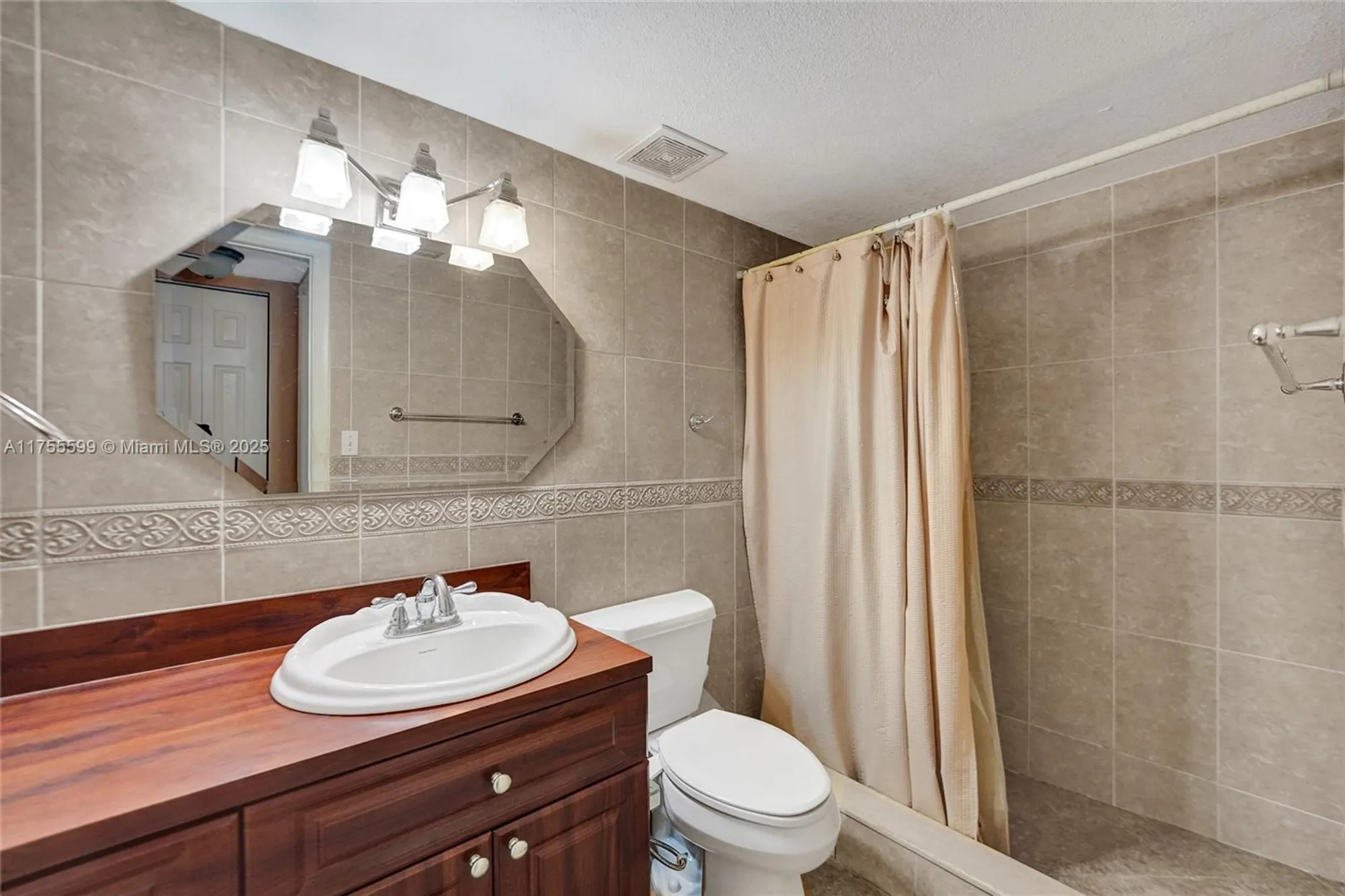 Property Slideshow image 20 of 41 | 901 colony point cir 511, Pembroke Pines, FL, 33026