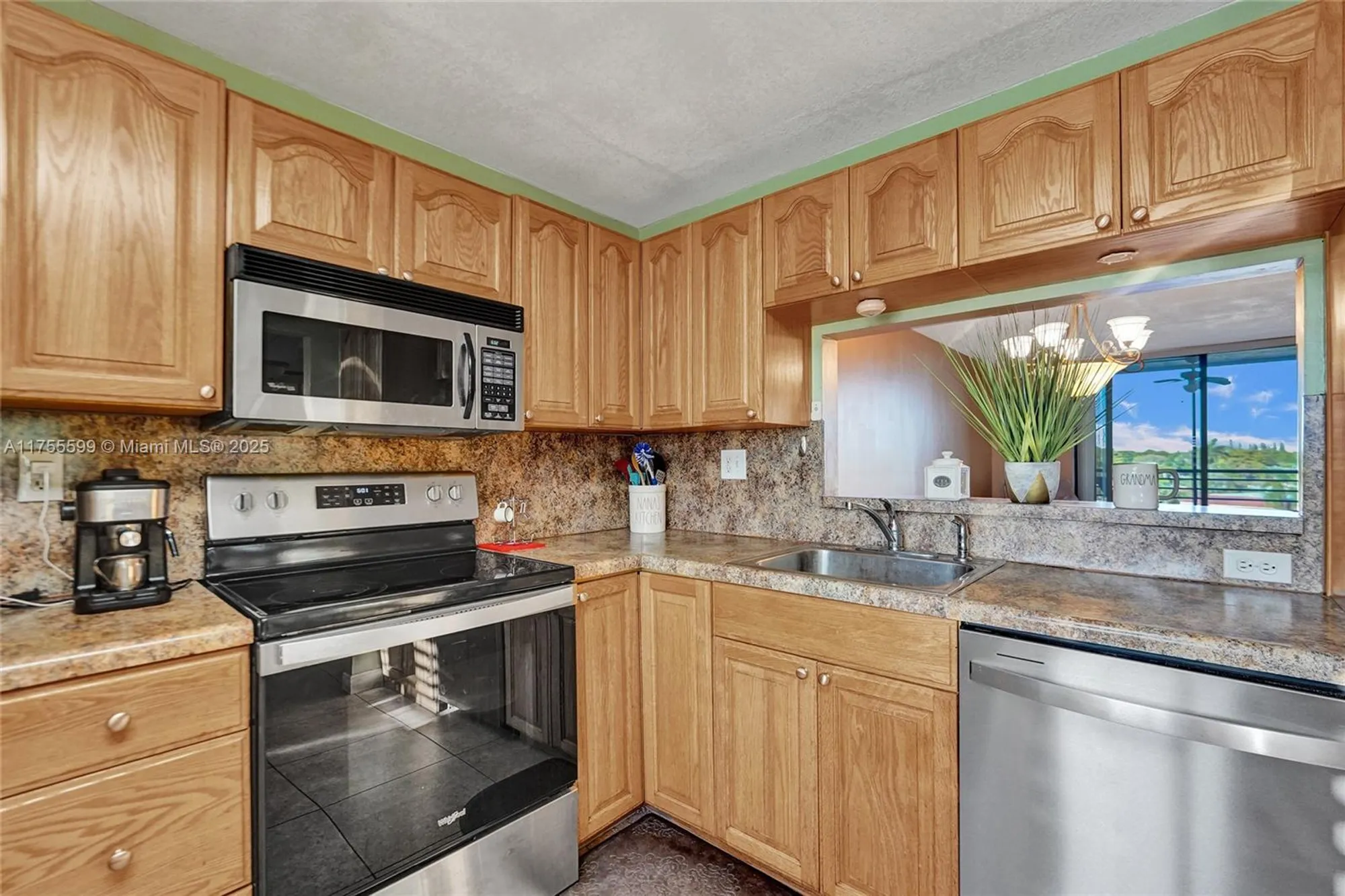 Property Slideshow image 34 of 41 | 901 colony point cir 511, Pembroke Pines, FL, 33026