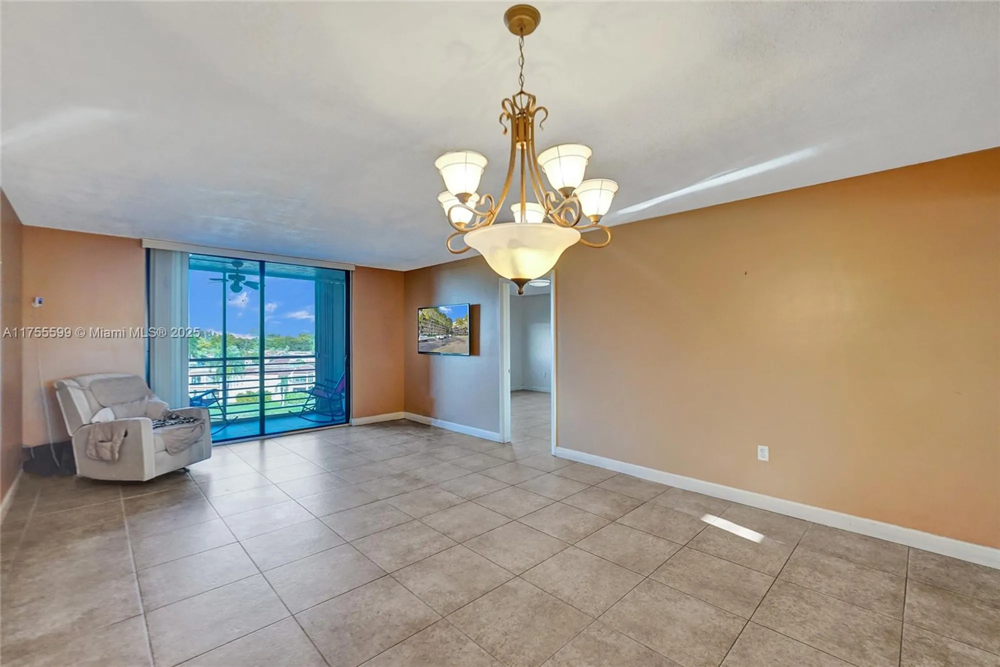 Property Slideshow image 37 of 41 | 901 colony point cir 511, Pembroke Pines, FL, 33026