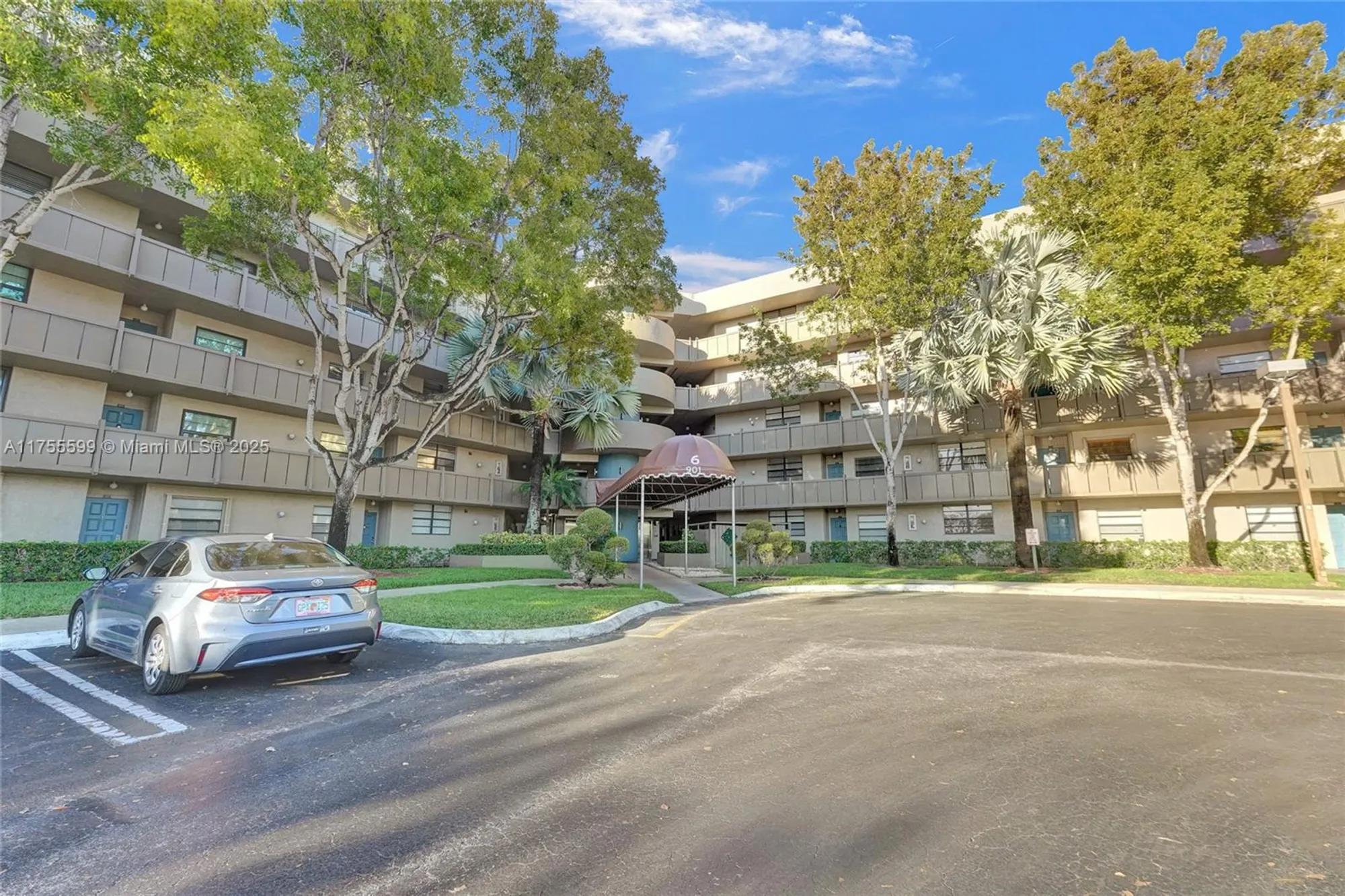 Property Slideshow image 3 of 41 | 901 colony point cir 511, Pembroke Pines, FL, 33026