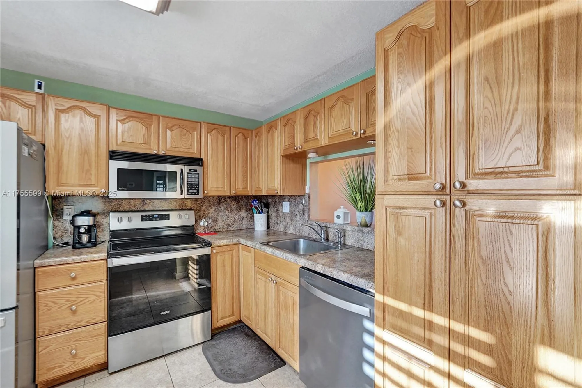 Property Slideshow image 30 of 41 | 901 colony point cir 511, Pembroke Pines, FL, 33026