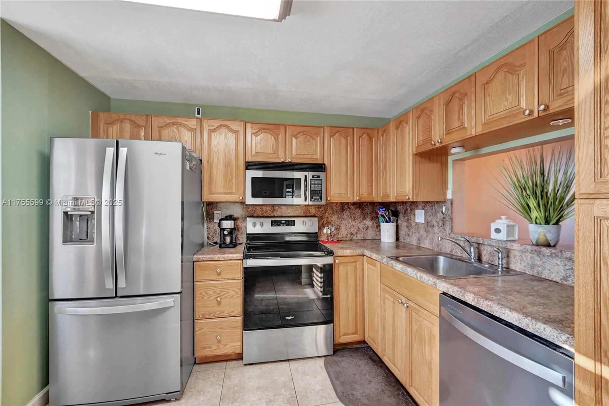Property Slideshow image 31 of 41 | 901 colony point cir 511, Pembroke Pines, FL, 33026