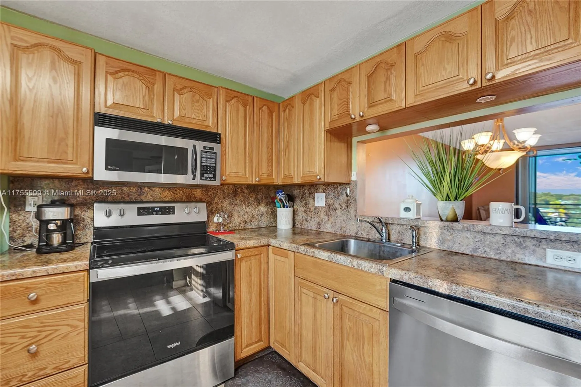Property Slideshow image 32 of 41 | 901 colony point cir 511, Pembroke Pines, FL, 33026