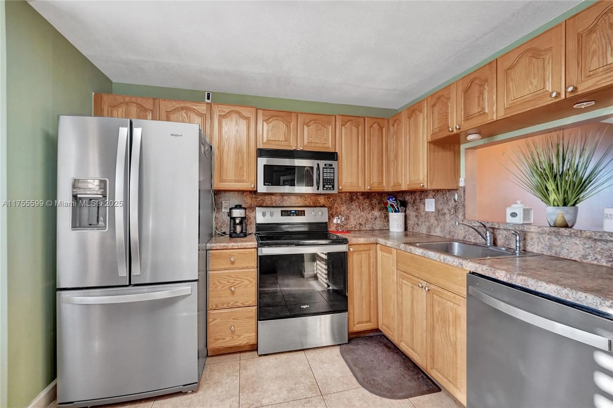 Property Slideshow image 33 of 41 | 901 colony point cir 511, Pembroke Pines, FL, 33026