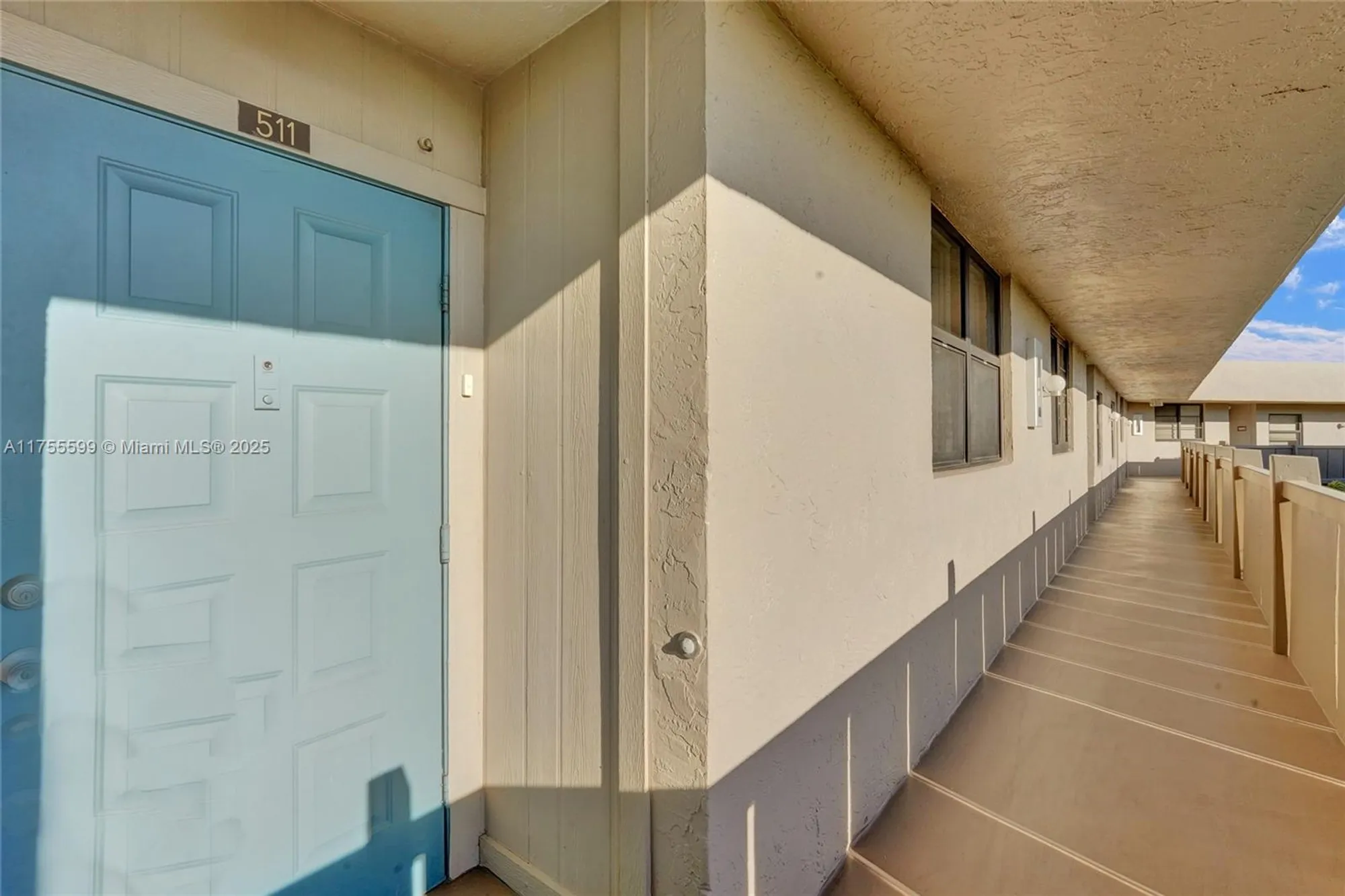 Property Slideshow image 5 of 41 | 901 colony point cir 511, Pembroke Pines, FL, 33026