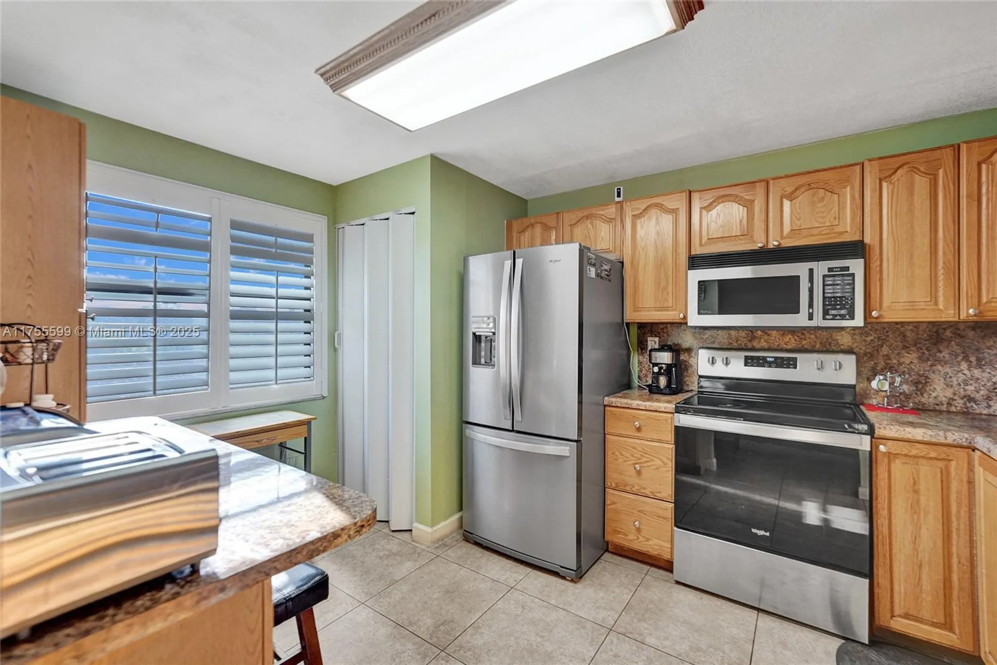 Property Slideshow image 6 of 41 | 901 colony point cir 511, Pembroke Pines, FL, 33026