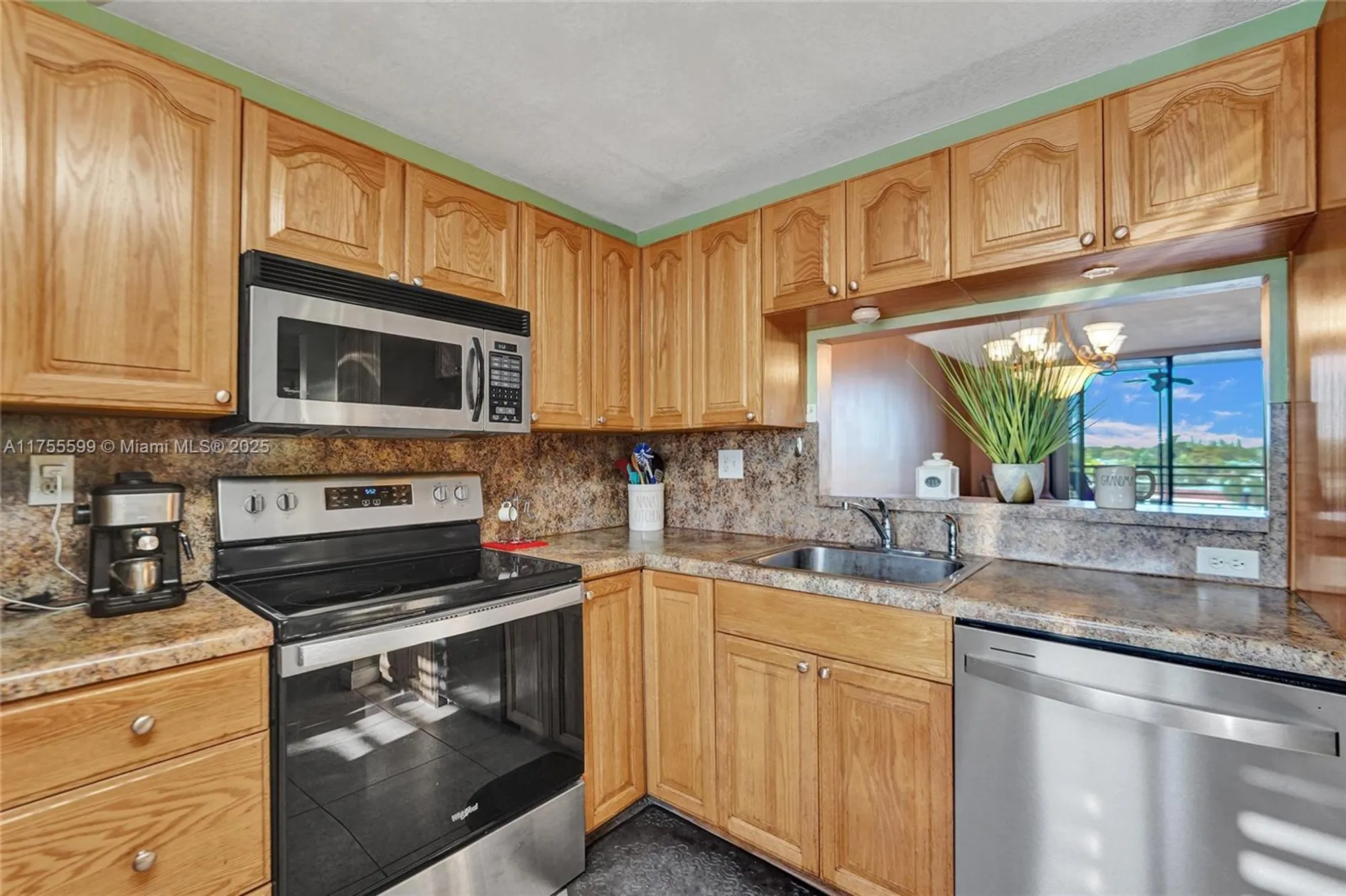 Property Slideshow image 9 of 41 | 901 colony point cir 511, Pembroke Pines, FL, 33026