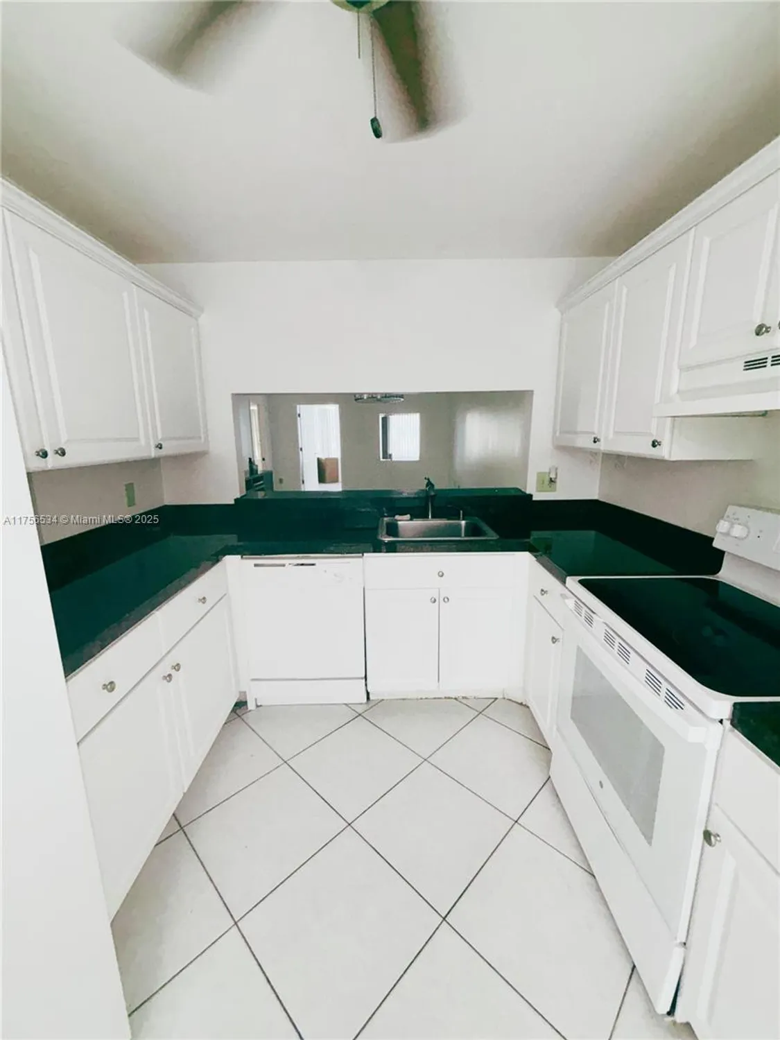 Property Slideshow image 2 of 16 | 9737 n belfort cir 108, Tamarac, FL, 33321