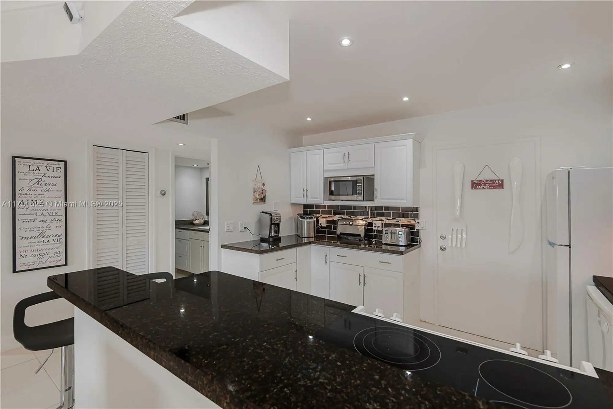 Property Slideshow image 20 of 28 | 4751 nw 21st st 401, Lauderhill, FL, 33313