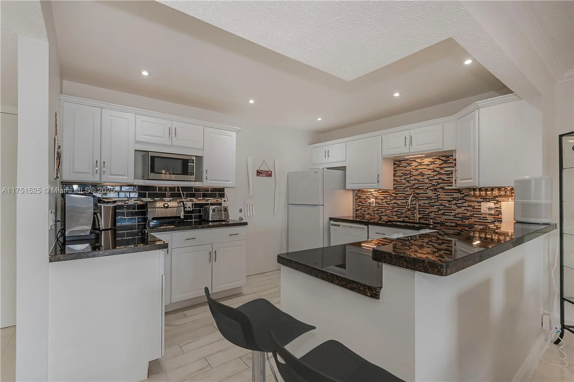 Property Slideshow image 4 of 28 | 4751 nw 21st st 401, Lauderhill, FL, 33313