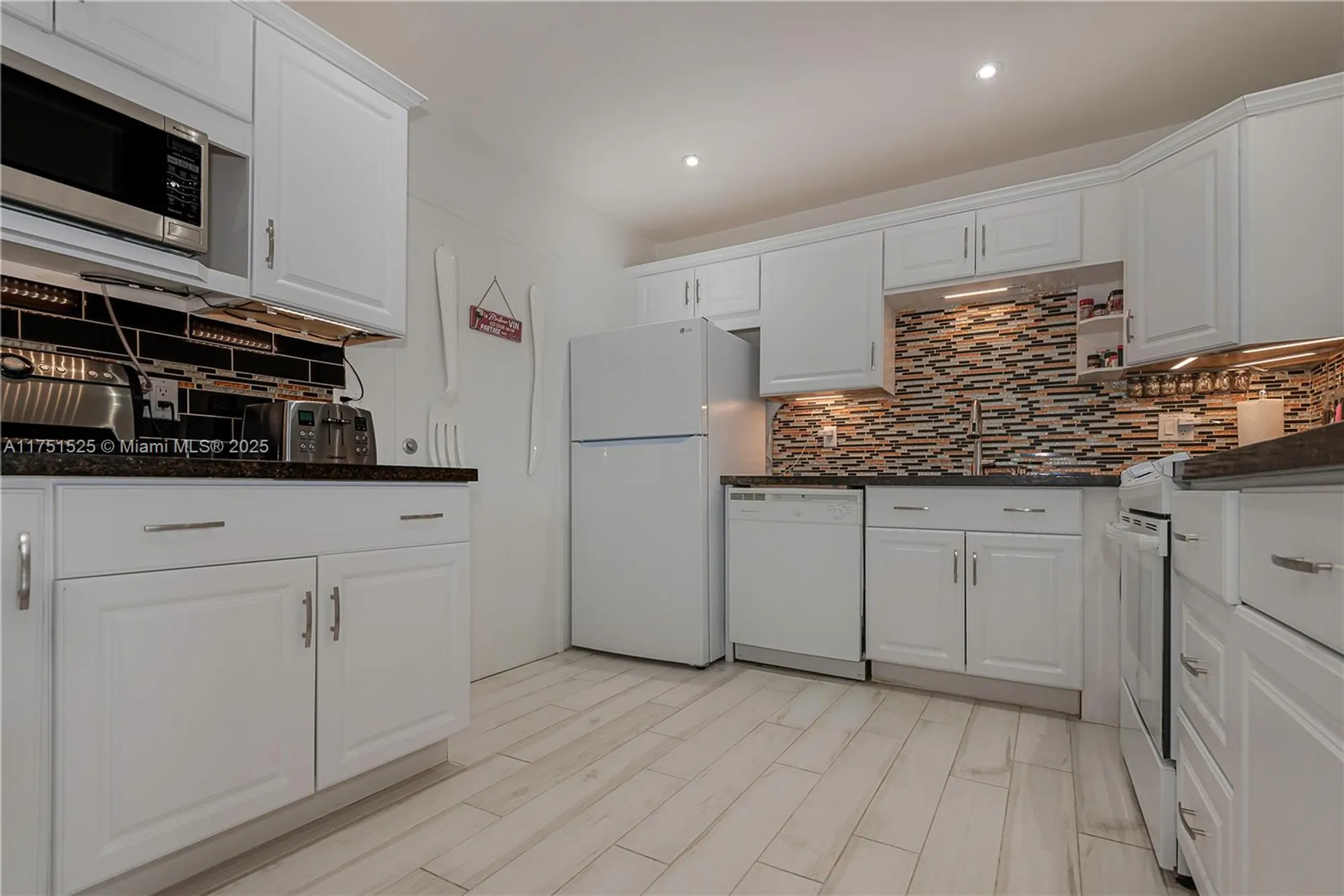 Property Slideshow image 7 of 28 | 4751 nw 21st st 401, Lauderhill, FL, 33313