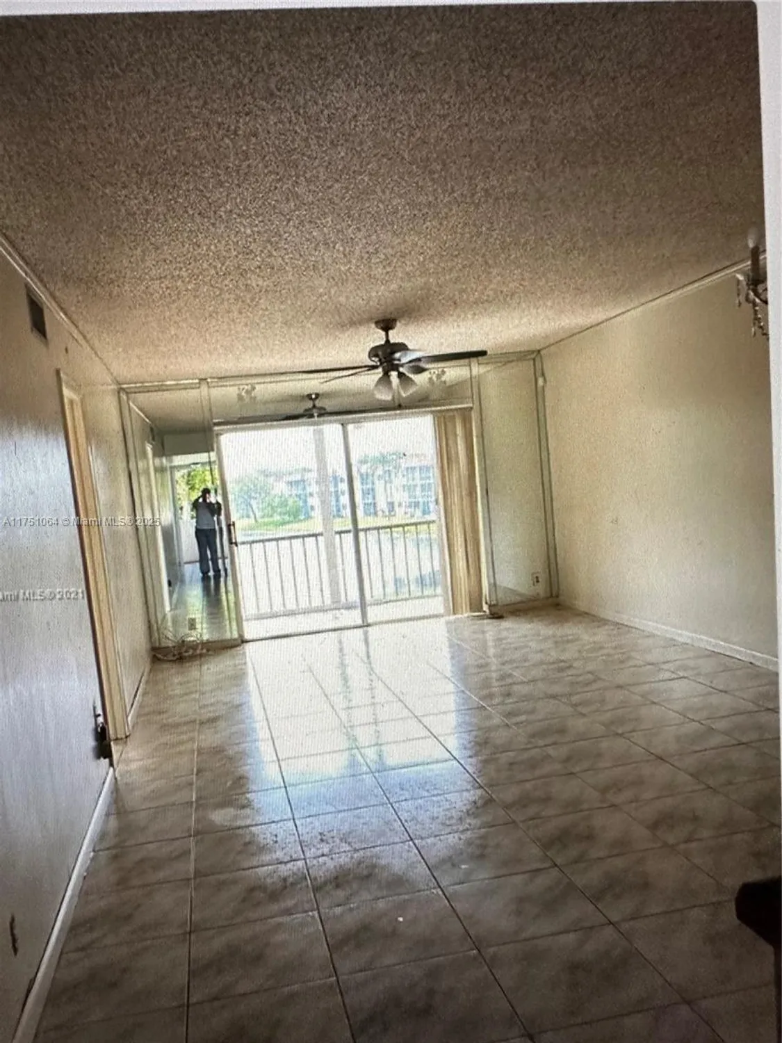 Property Slideshow image 4 of 10 | 411 s hollybrook dr apt 308, Pembroke Pines, FL, 33025