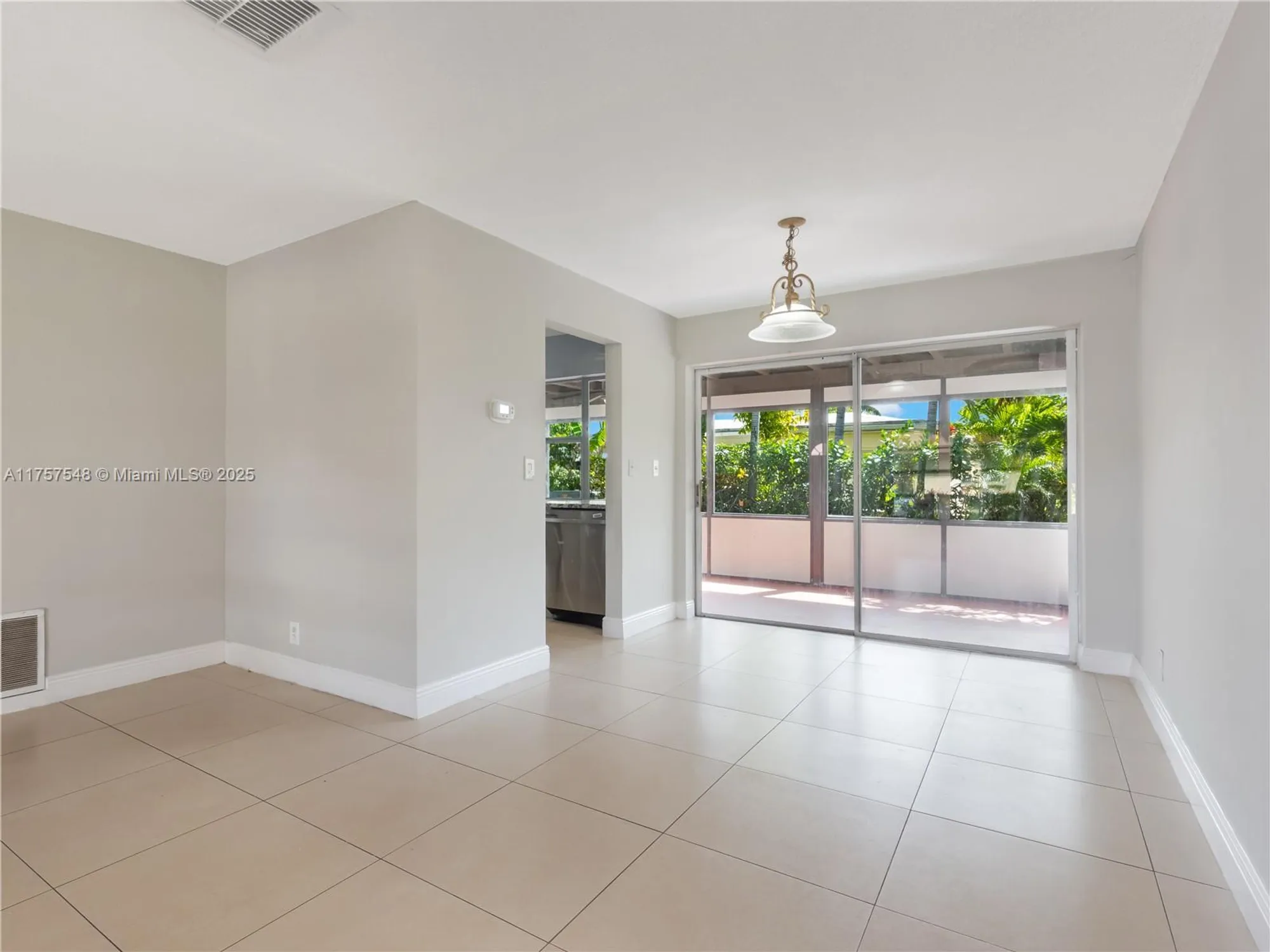 Property Slideshow image 16 of 46 | 4938 nw 48th ave, Tamarac, FL, 33319