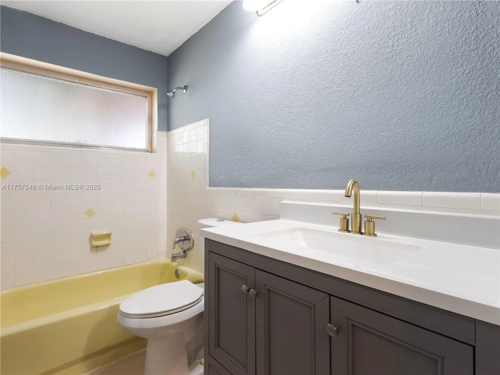 Property Slideshow image 18 of 46 | 4938 nw 48th ave, Tamarac, FL, 33319