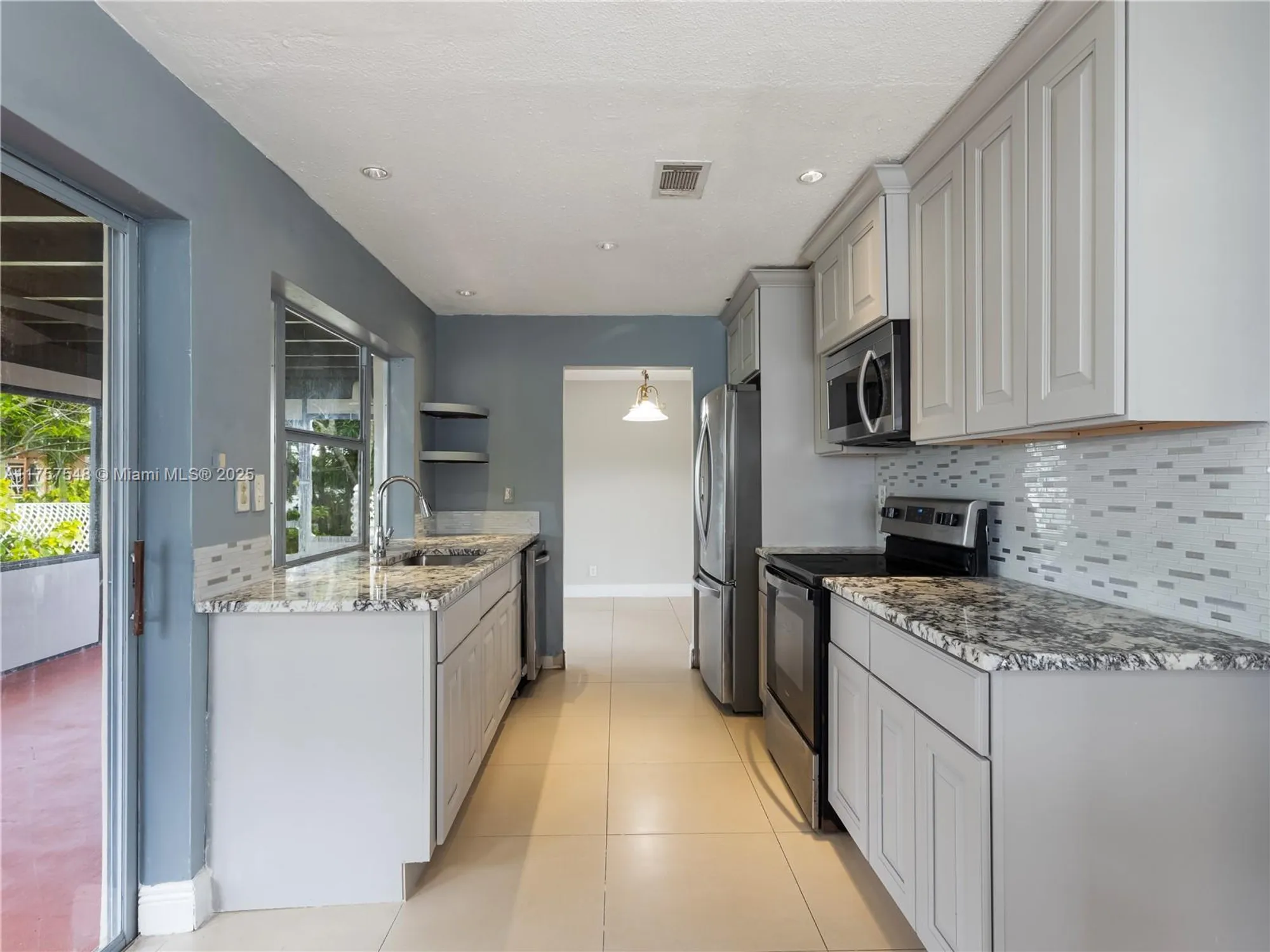 Property Slideshow image 10 of 46 | 4938 nw 48th ave, Tamarac, FL, 33319