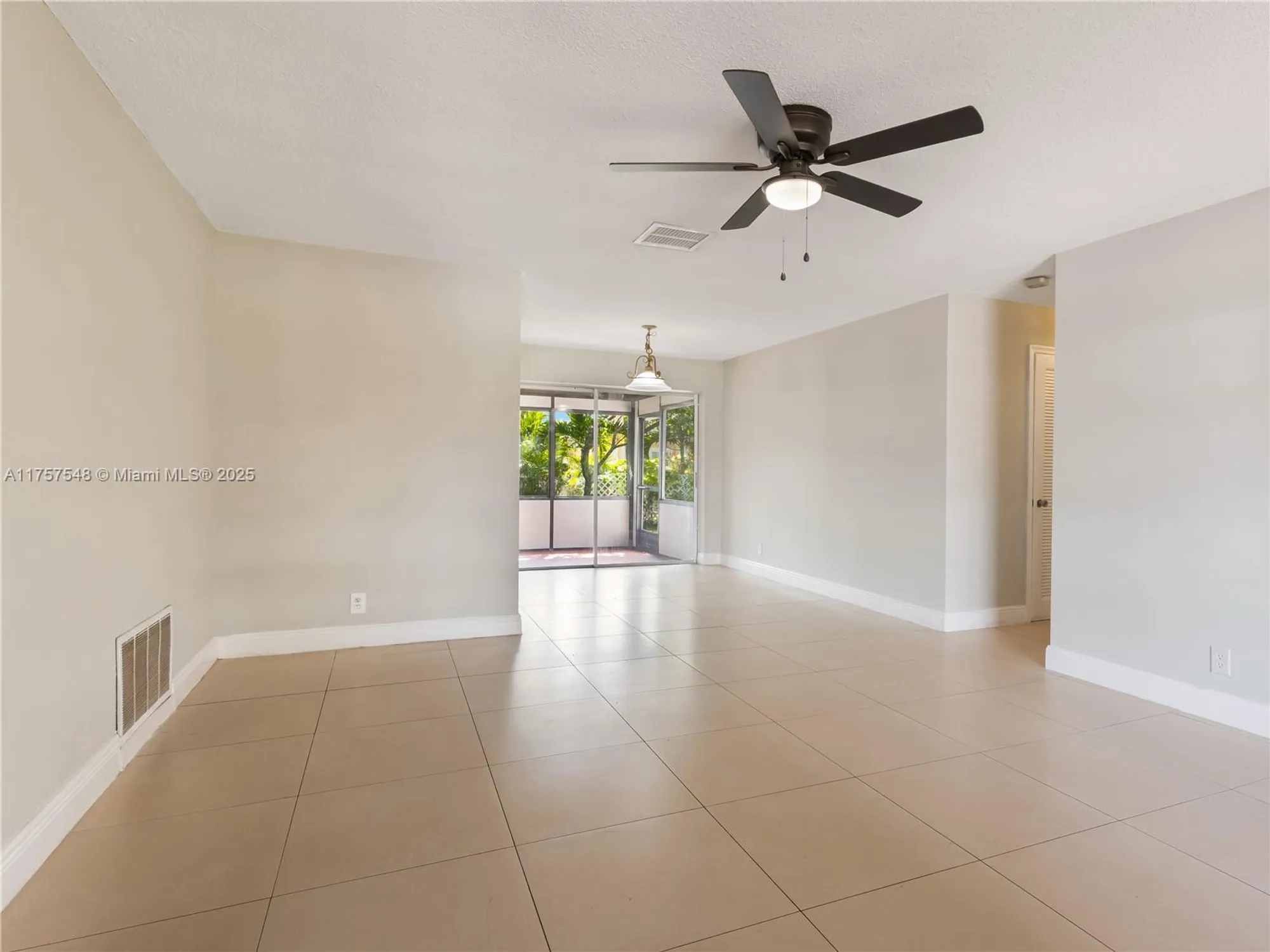 Property Slideshow image 25 of 46 | 4938 nw 48th ave, Tamarac, FL, 33319