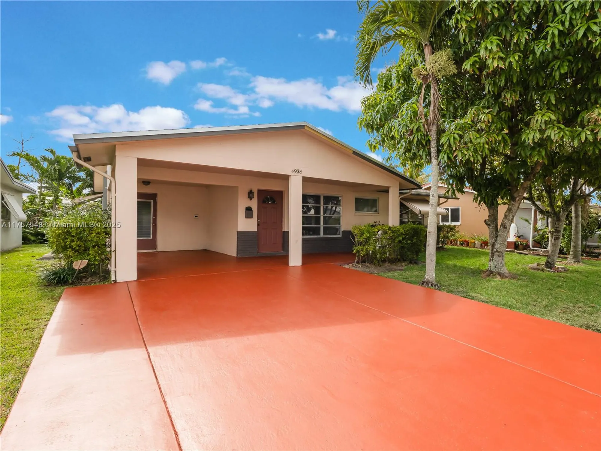 Property Slideshow image 2 of 46 | 4938 nw 48th ave, Tamarac, FL, 33319