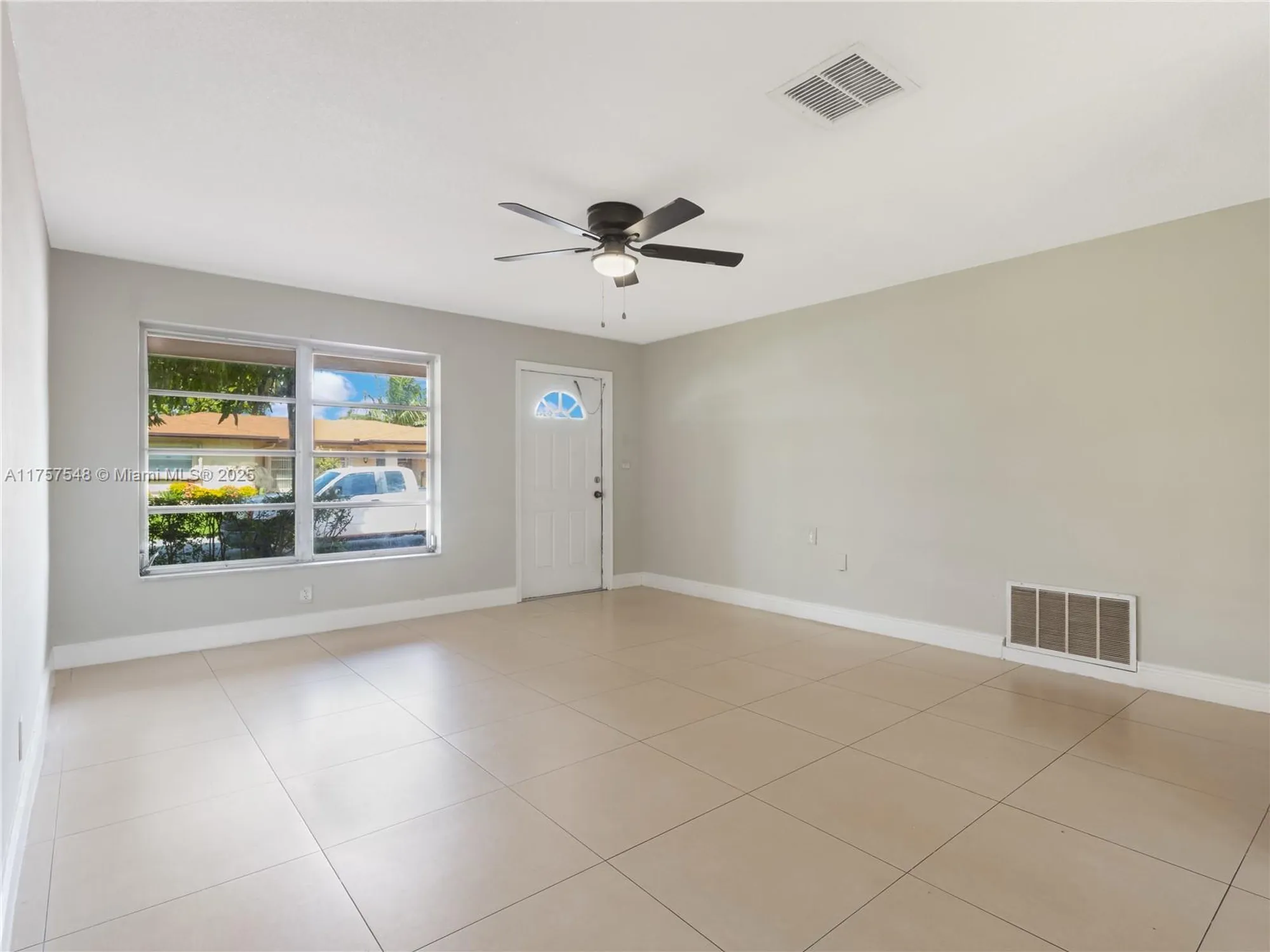 Property Slideshow image 23 of 46 | 4938 nw 48th ave, Tamarac, FL, 33319