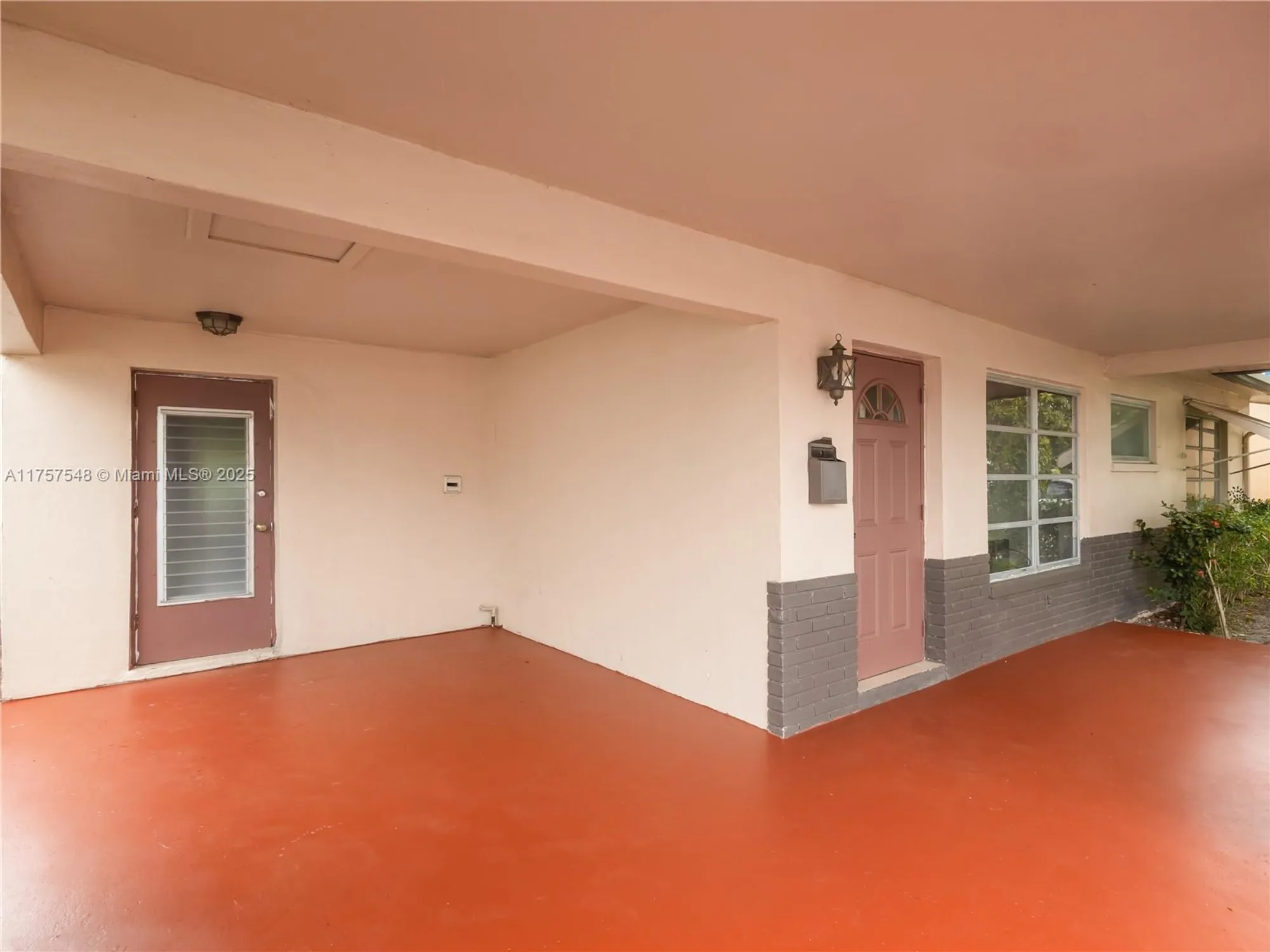 Property Slideshow image 3 of 46 | 4938 nw 48th ave, Tamarac, FL, 33319
