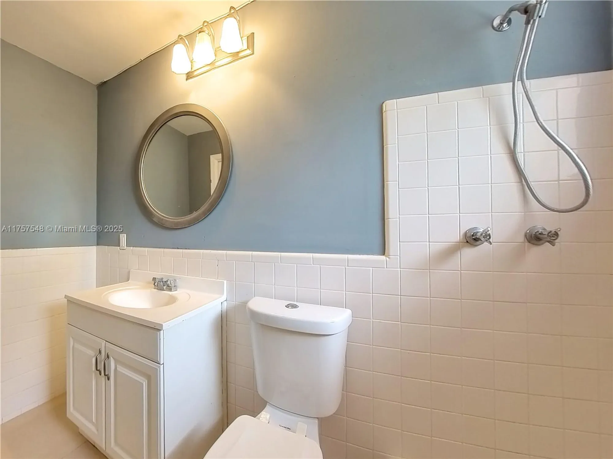 Property Slideshow image 32 of 46 | 4938 nw 48th ave, Tamarac, FL, 33319