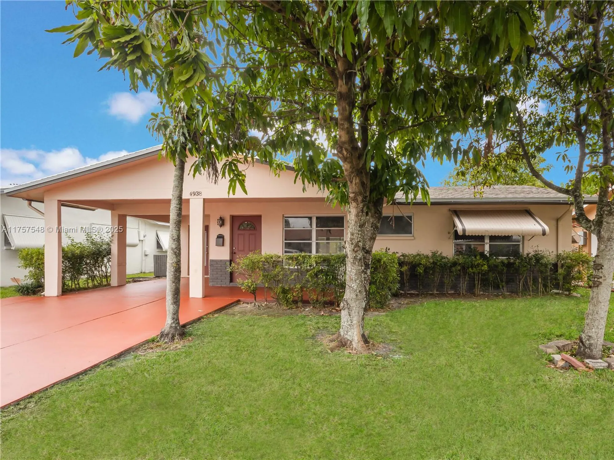 Property Slideshow image 6 of 46 | 4938 nw 48th ave, Tamarac, FL, 33319