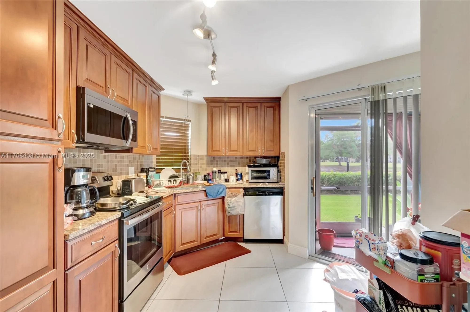 Property Slideshow image 12 of 80 | 3597 birdie dr apt 107, Lake Worth, FL, 33467