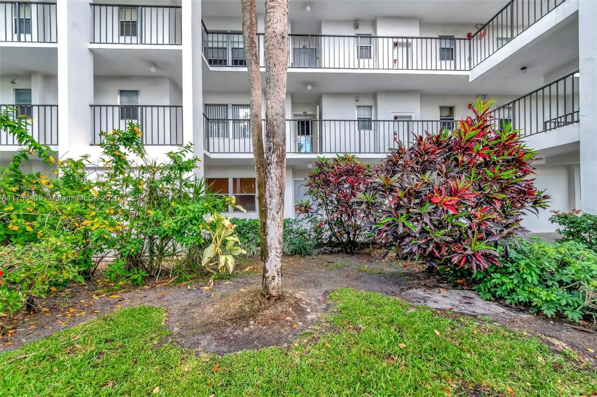 Property Slideshow image 3 of 80 | 3597 birdie dr apt 107, Lake Worth, FL, 33467
