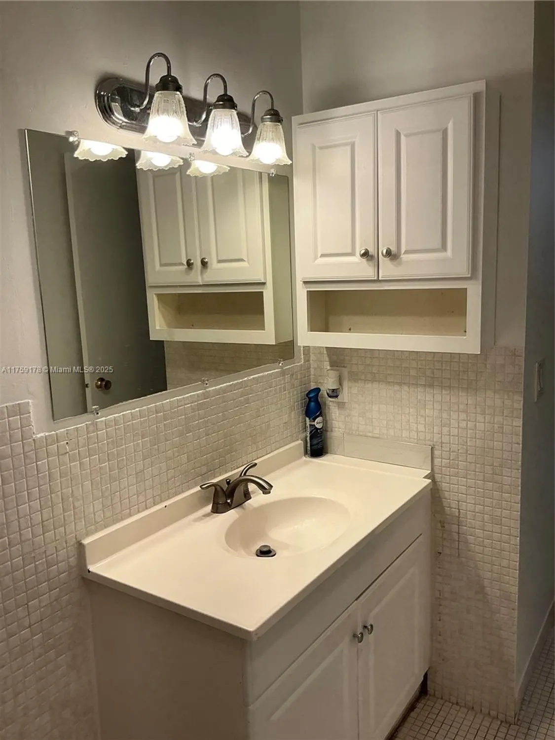 Property Slideshow image 10 of 13 | 2309 park ln 304, Hollywood, FL, 33021